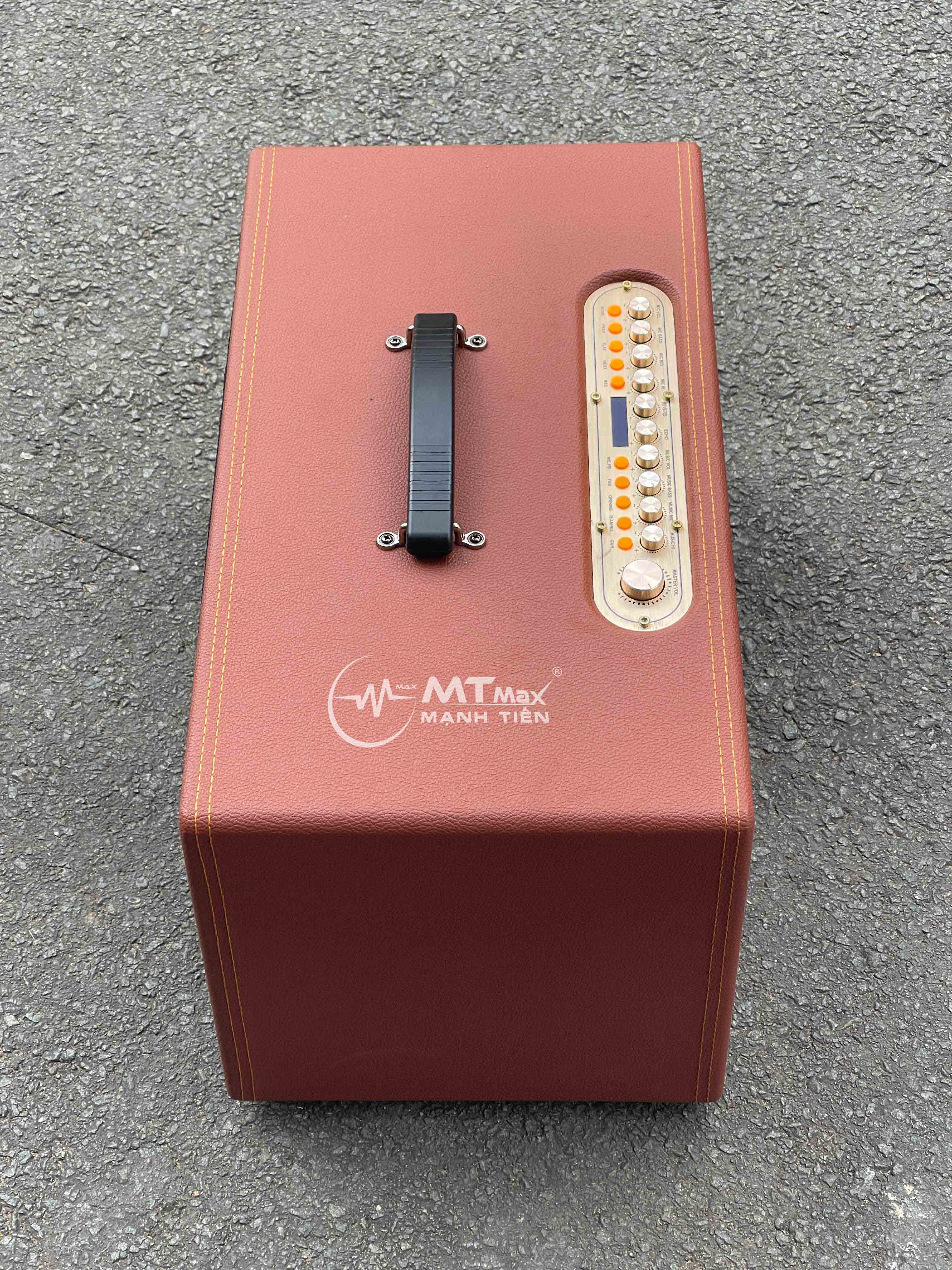 Loa kéo di động T18 PRO loa 2 Bass thùng gỗ kèm 2 micro vỏ nhôm UHF siêu hút không dây hát karaoke siêu hay thùng gỗ [BH 6 tháng]