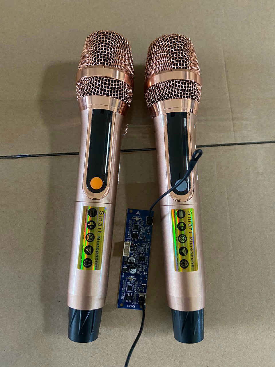 Micro karaoke không dây thay thế gắn main loa kéo có màn hình LCD chống hú UHF siêu hay (2 mẫu) [BH 3 tháng]