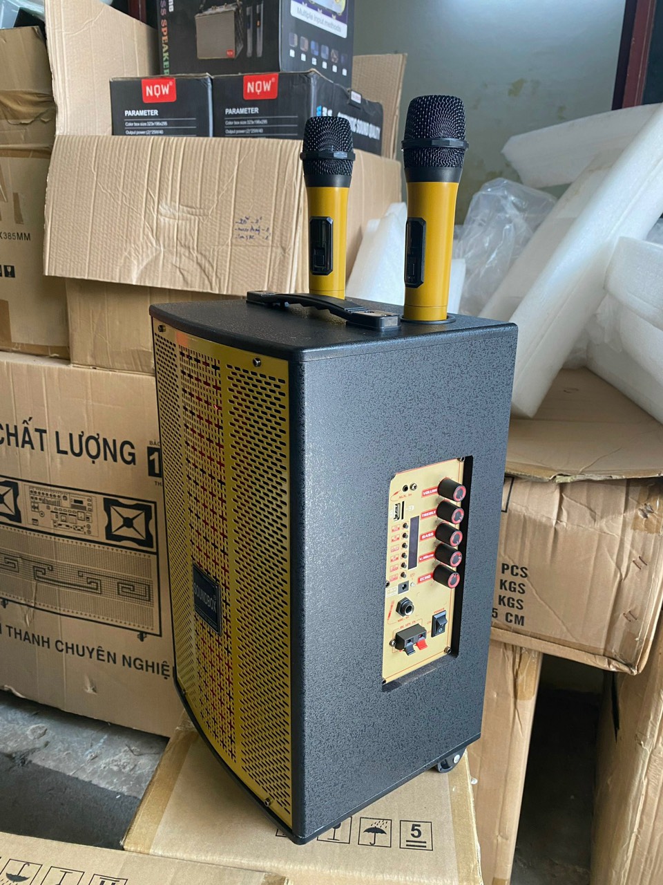 Loa kéo karaoke SOUNDBOX T81 mẫu mới kèm 2 mic không dây [BH 6 Tháng]