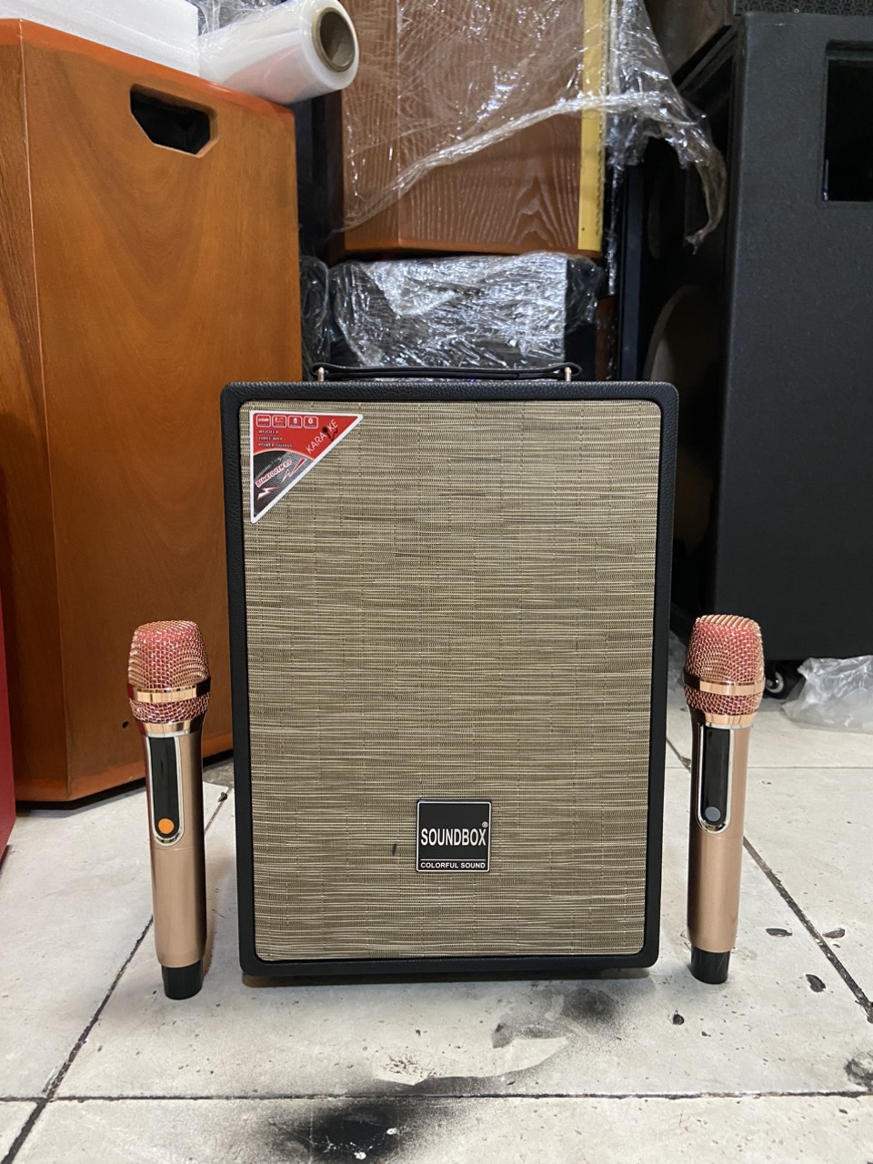 Loa kéo SoundBox SB-2080 gỗ bọc da cao cấp kèm 2 micro không dây hát karaoke bass 2 tấc (đỏ / đen) [BH 1 năm]