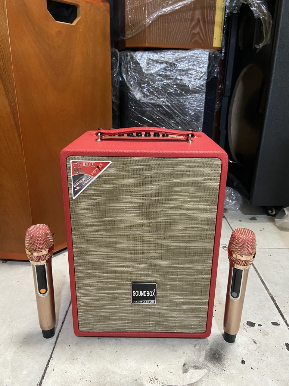 Loa kéo SoundBox SB-2080 gỗ bọc da cao cấp kèm 2 micro không dây hát karaoke bass 2 tấc (đỏ / đen) [BH 1 năm]