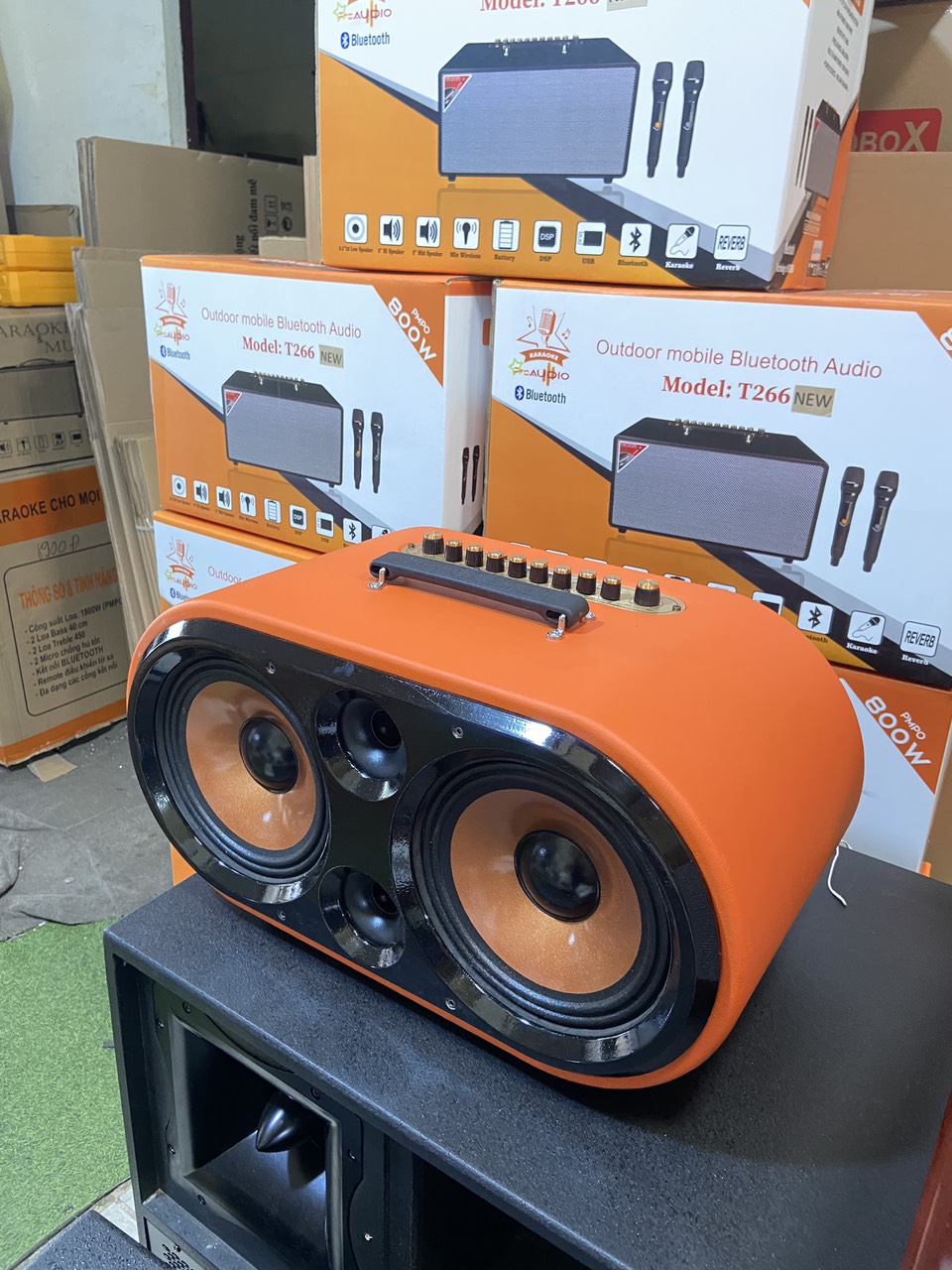 Loa kéo Soundbox SB-0802B 450w 2 bass 20cm, gỗ bọc da di động karaoke siêu hay bluetooth kèm 2 micro không dây UHF [BH 1 năm]