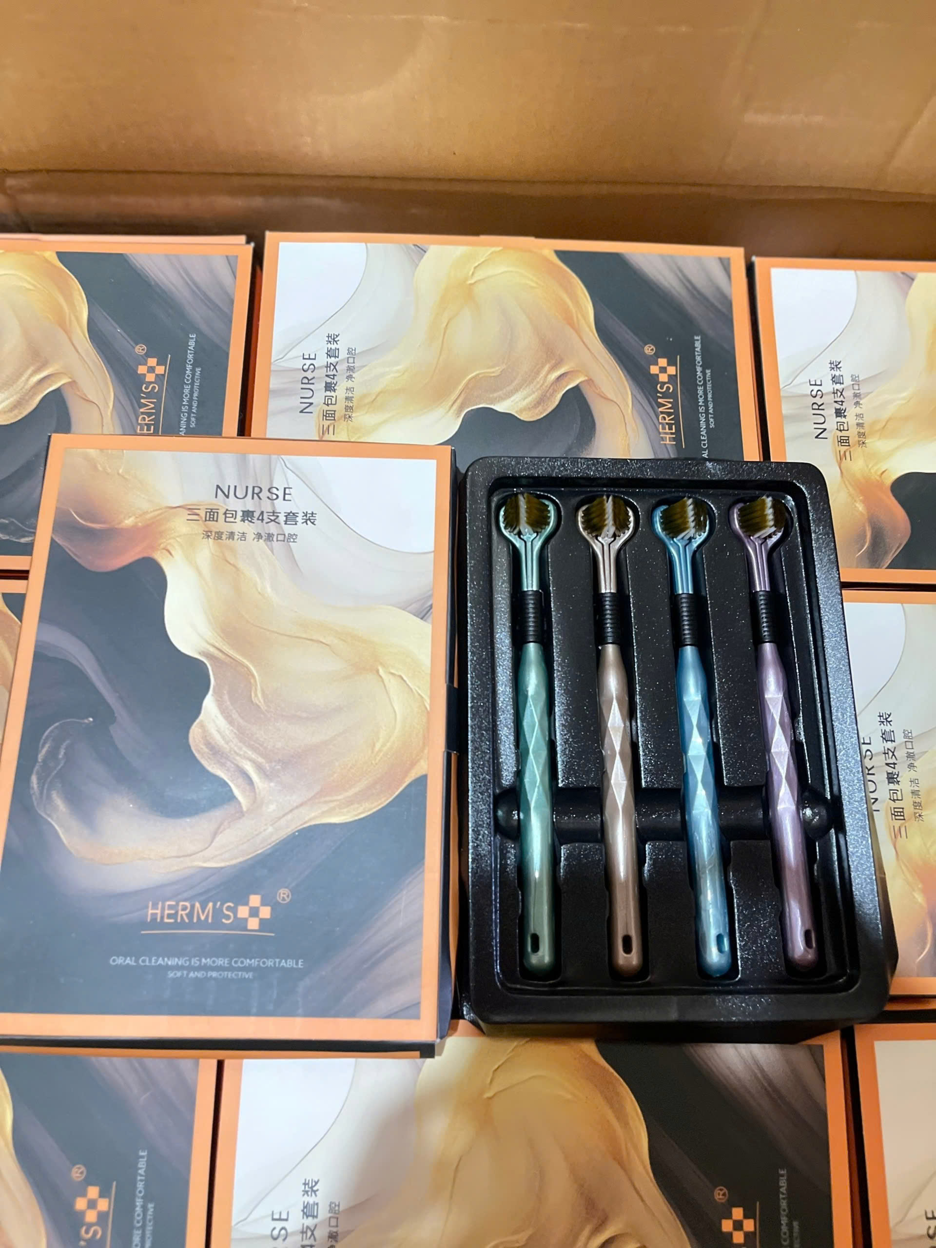Set 4 bàn chải đánh răng chữ U 3 mặt nghiêng 46 độ lông mềm, thân bàn chải thiết kế chống trượt [BH: NONE]