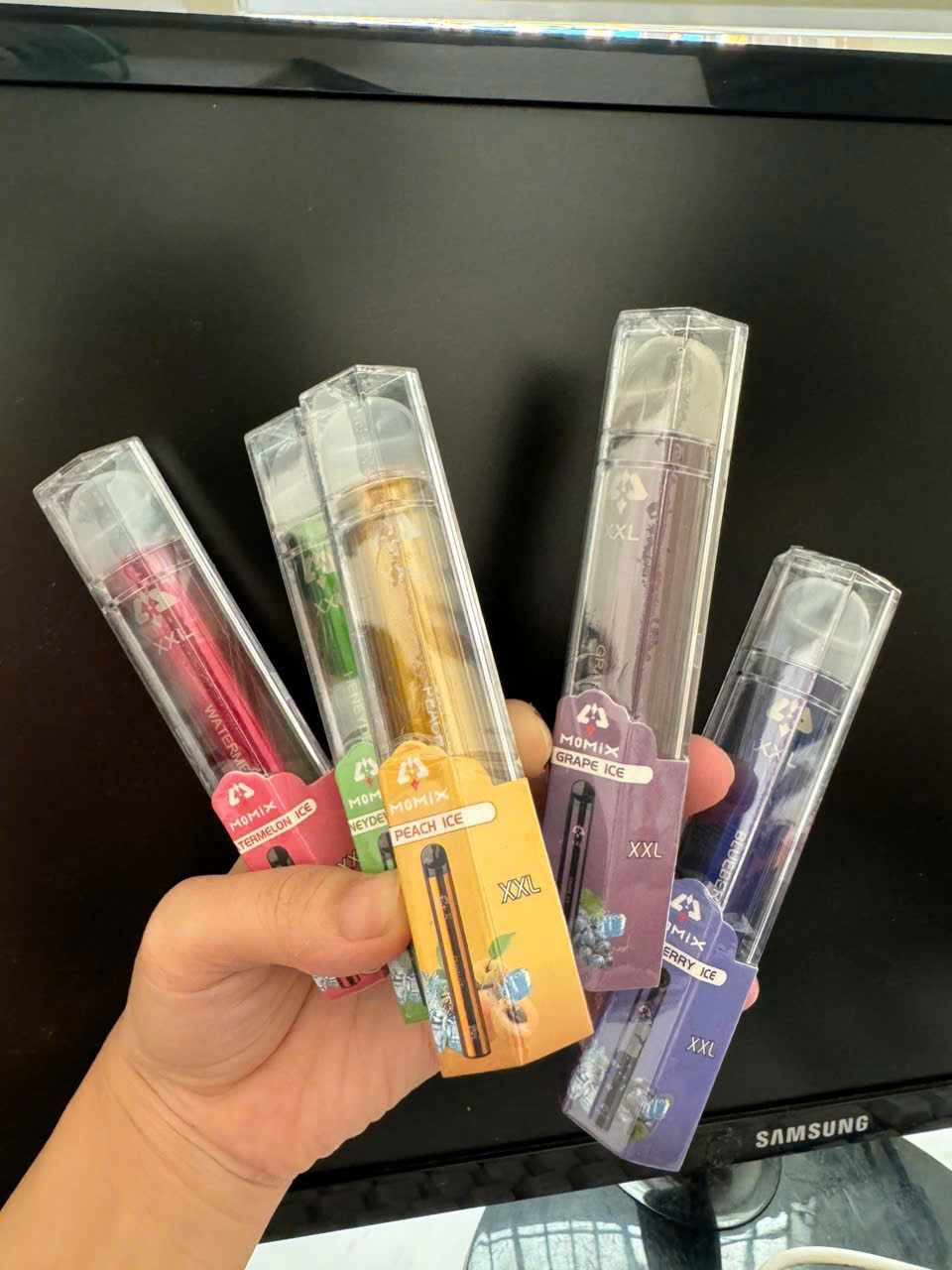 Pod dùng 1 lần 1200 hơi M0MIX nhiều mùi ngẫu nhiên [BH: NONE]1l9c10