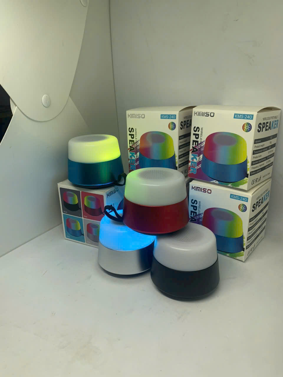 Loa bluetooth Kimiso KMS-240 mẫu tròn nhỏ siêu dễ thương kèm đèn led siêu đẹp [Bh 6 Tháng]