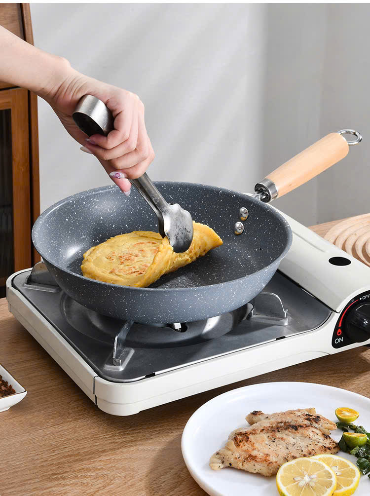 Chảo chống dính 28cm vân đá, đáy từ thiết kế tay cầm gỗ có móc treo tiện lợi [BH: None]