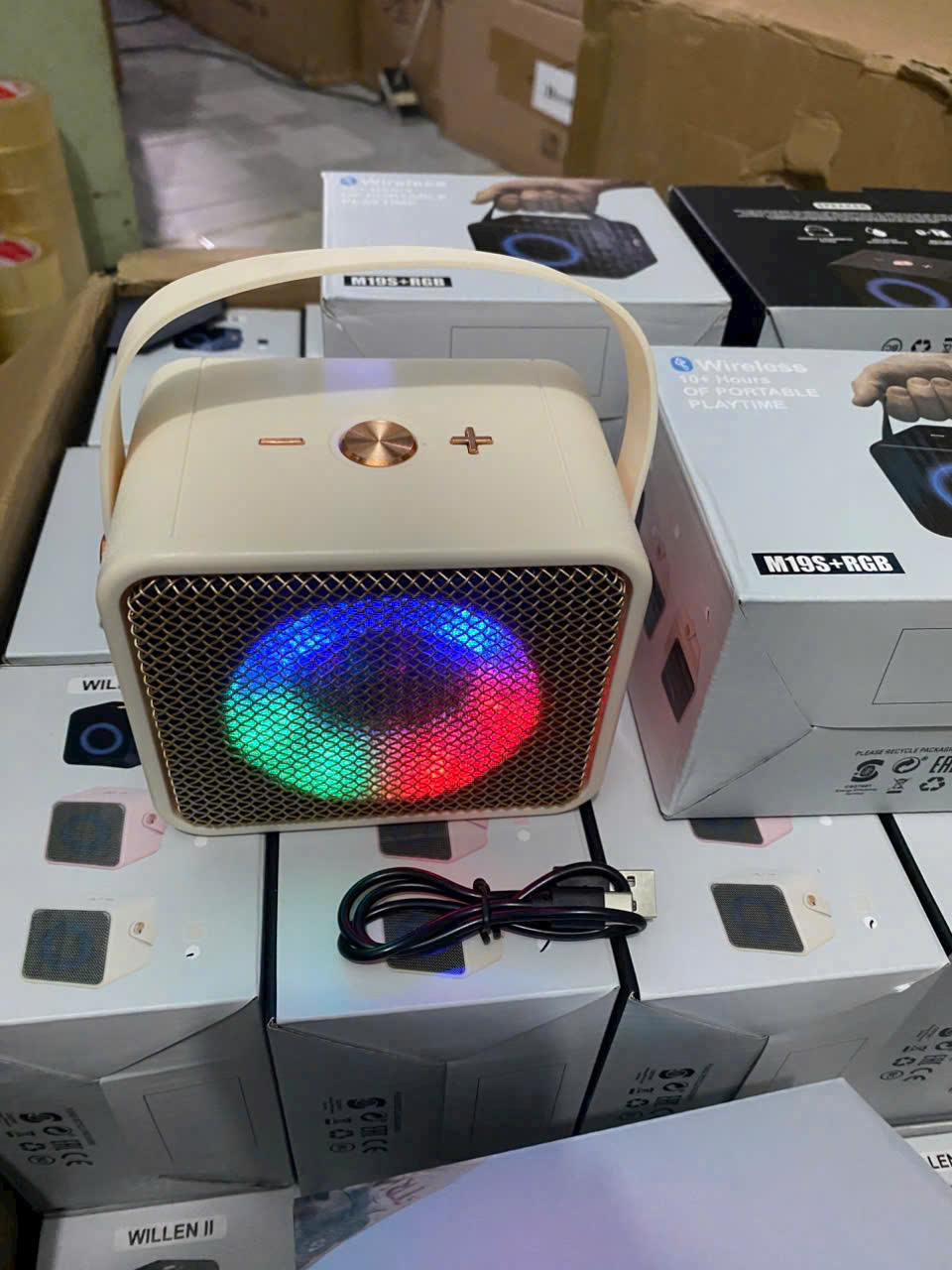 Loa bluetooth M19s mẫu xách tay có led RGB siêu đẹp pin trâu [Bh 6 Tháng]
