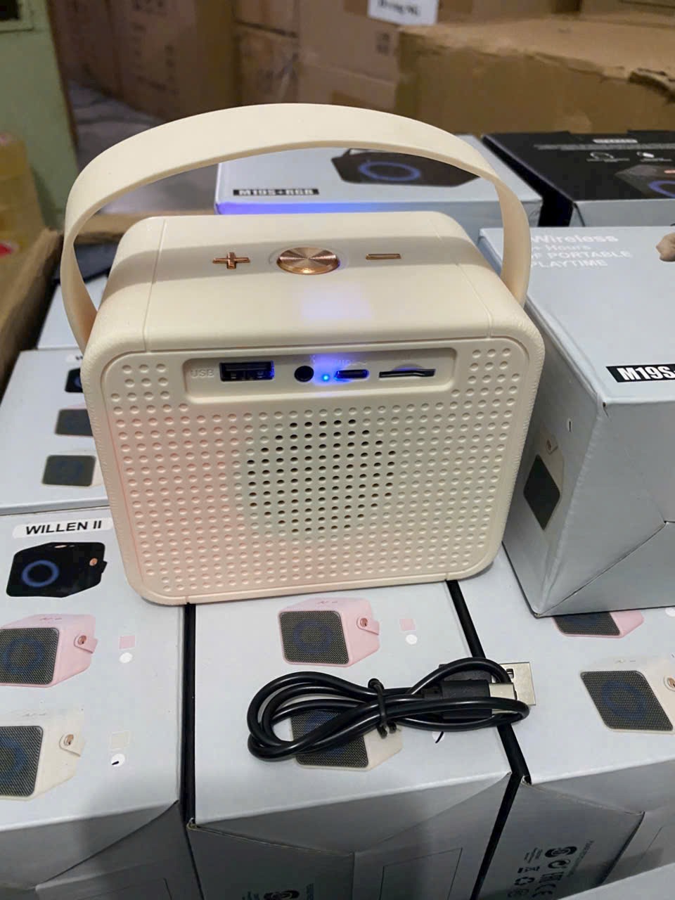 Loa bluetooth M19s mẫu xách tay có led RGB siêu đẹp pin trâu [Bh 6 Tháng]