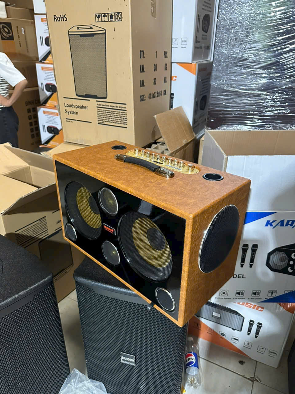 Loa bluetooth karaoke SOUNDBOX J9 bọc da cao cấp  có cổng live OTG kèm 2 micro siêu hay [BH 1 Năm]