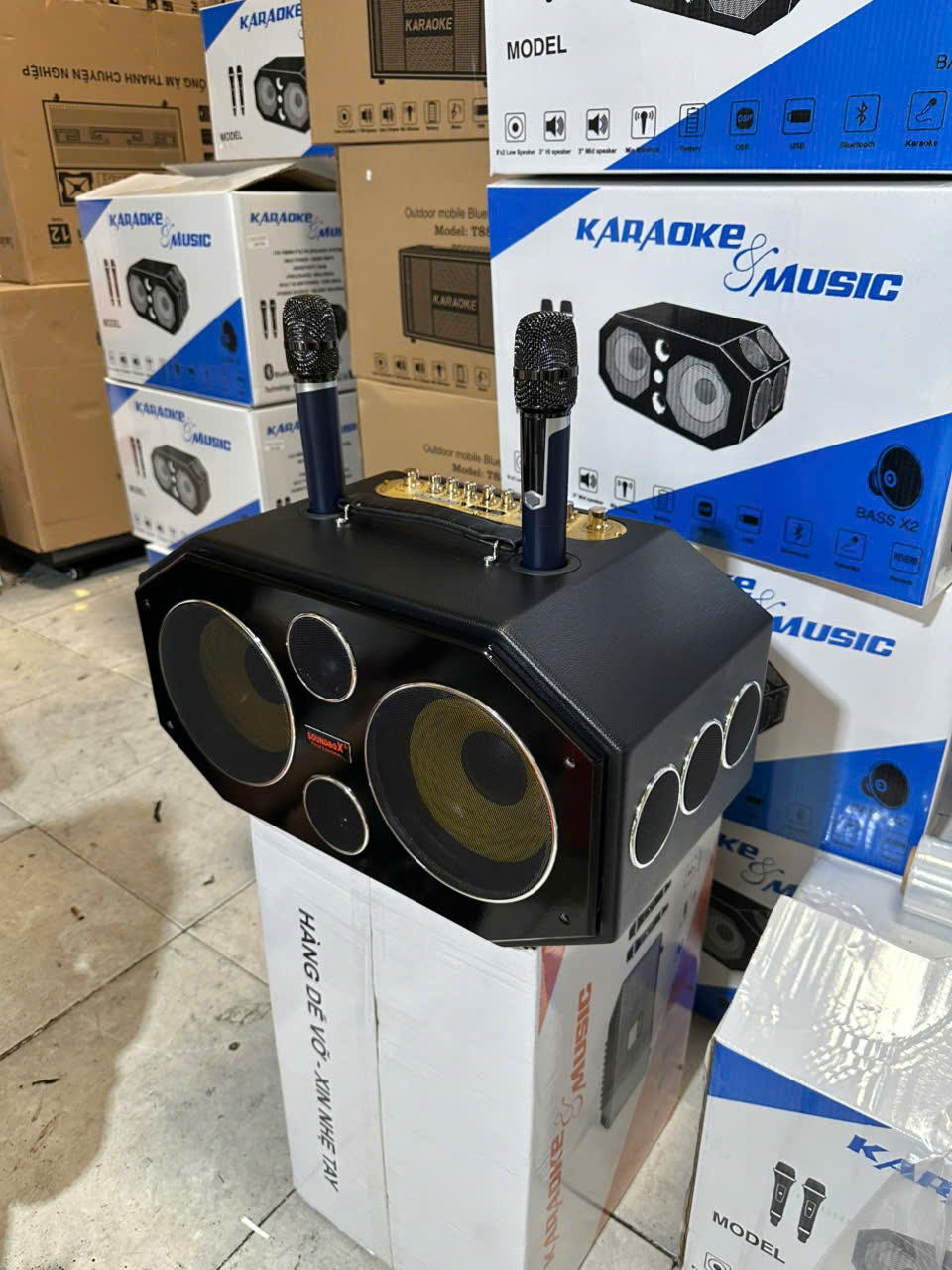 Loa bluetooth karaoke SOUNDBOX J8 bọc da cao cấp kèm 2 micro siêu hay [BH 1 Năm]