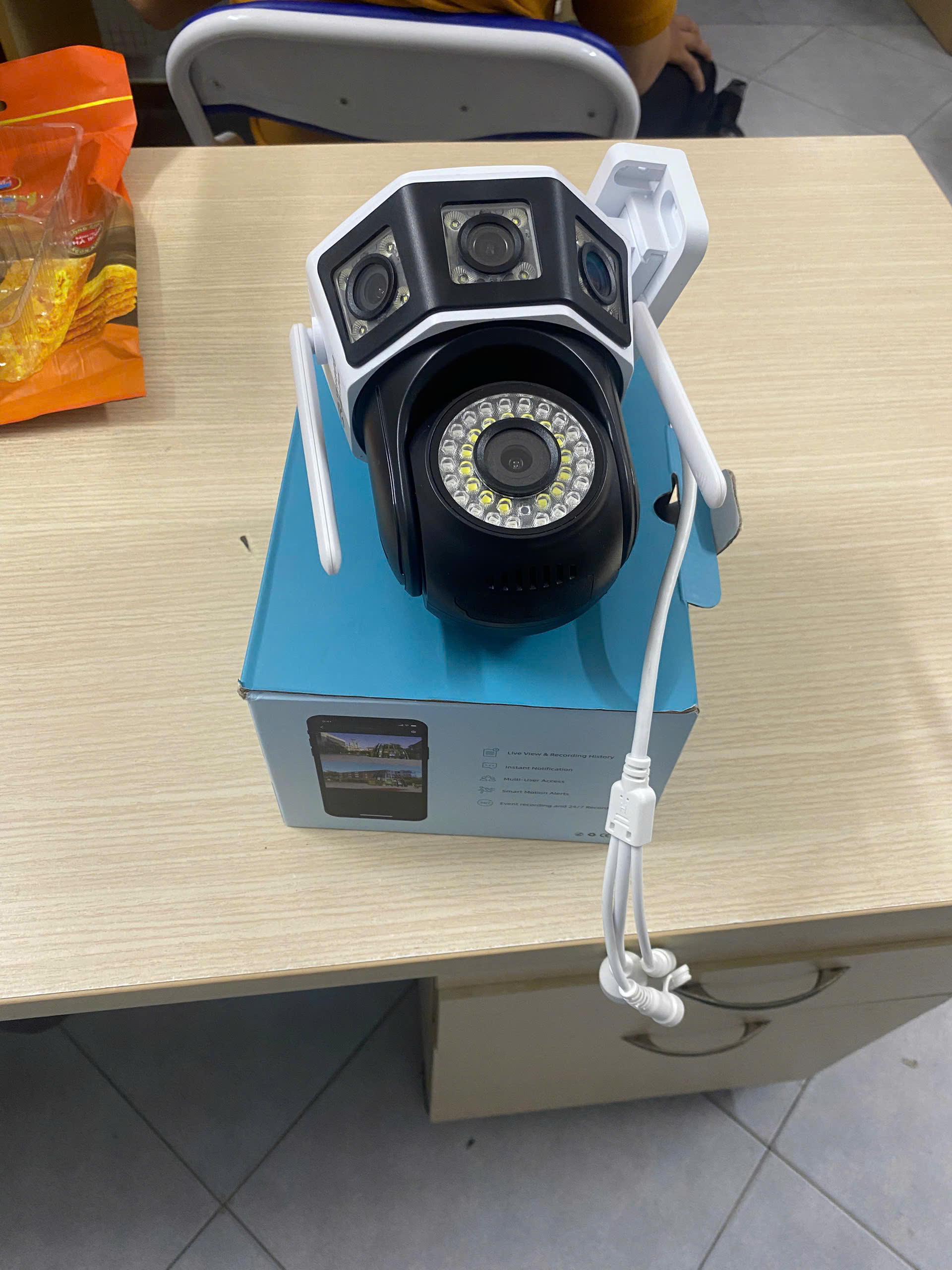 Camera ngoài trời YOOSEE 066 4 mắt 3 màn hình phiên bản ĐEN cao cấp