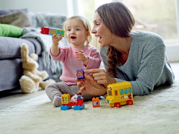 Cách chọn đồ chơi phát triển trí tuệ cho bé 1 tuổi mẹ cần biết