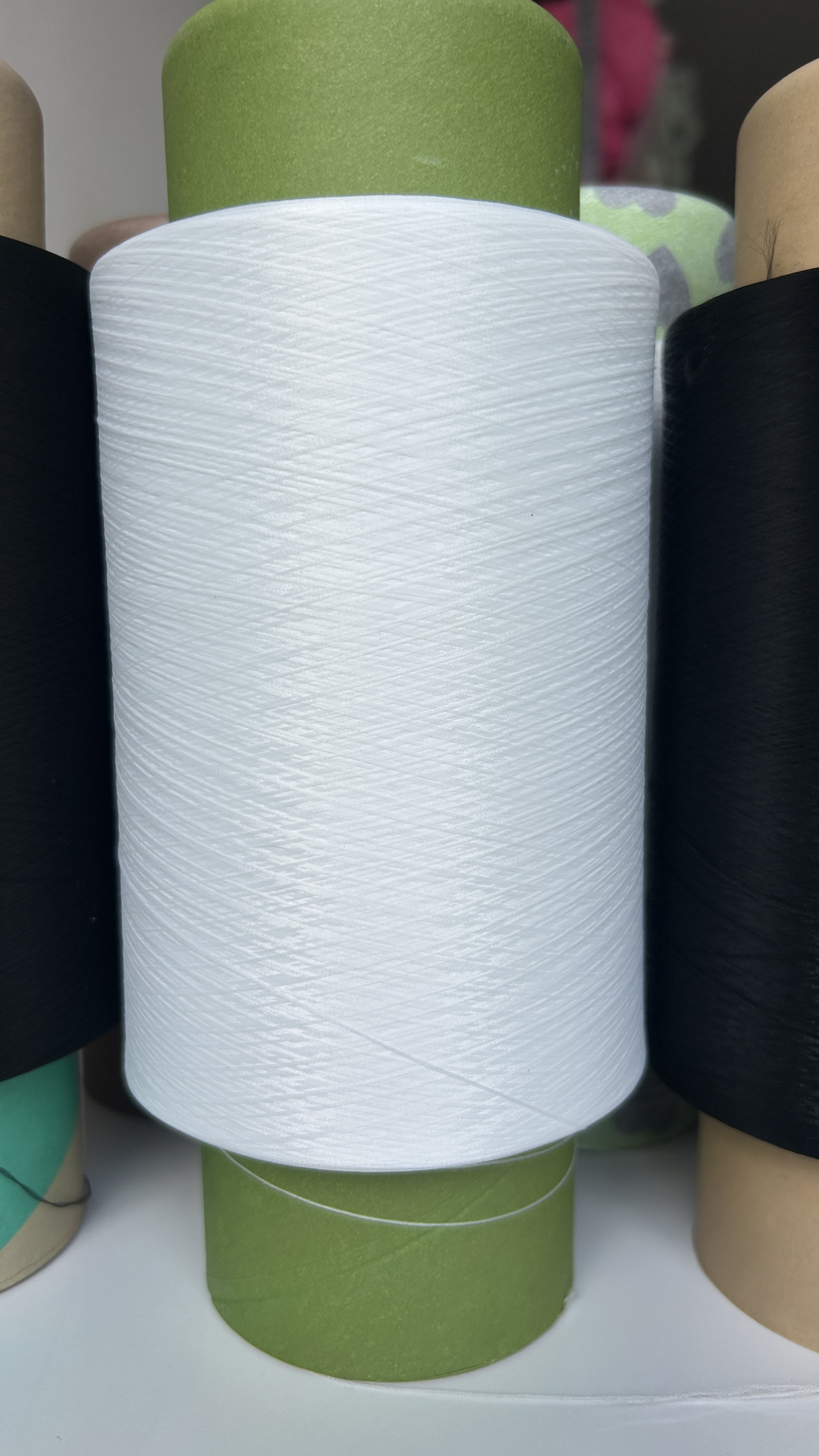 Cuộn chỉ tơ vắt sổ dùng cho máy may công nghiệp – Sợi 150