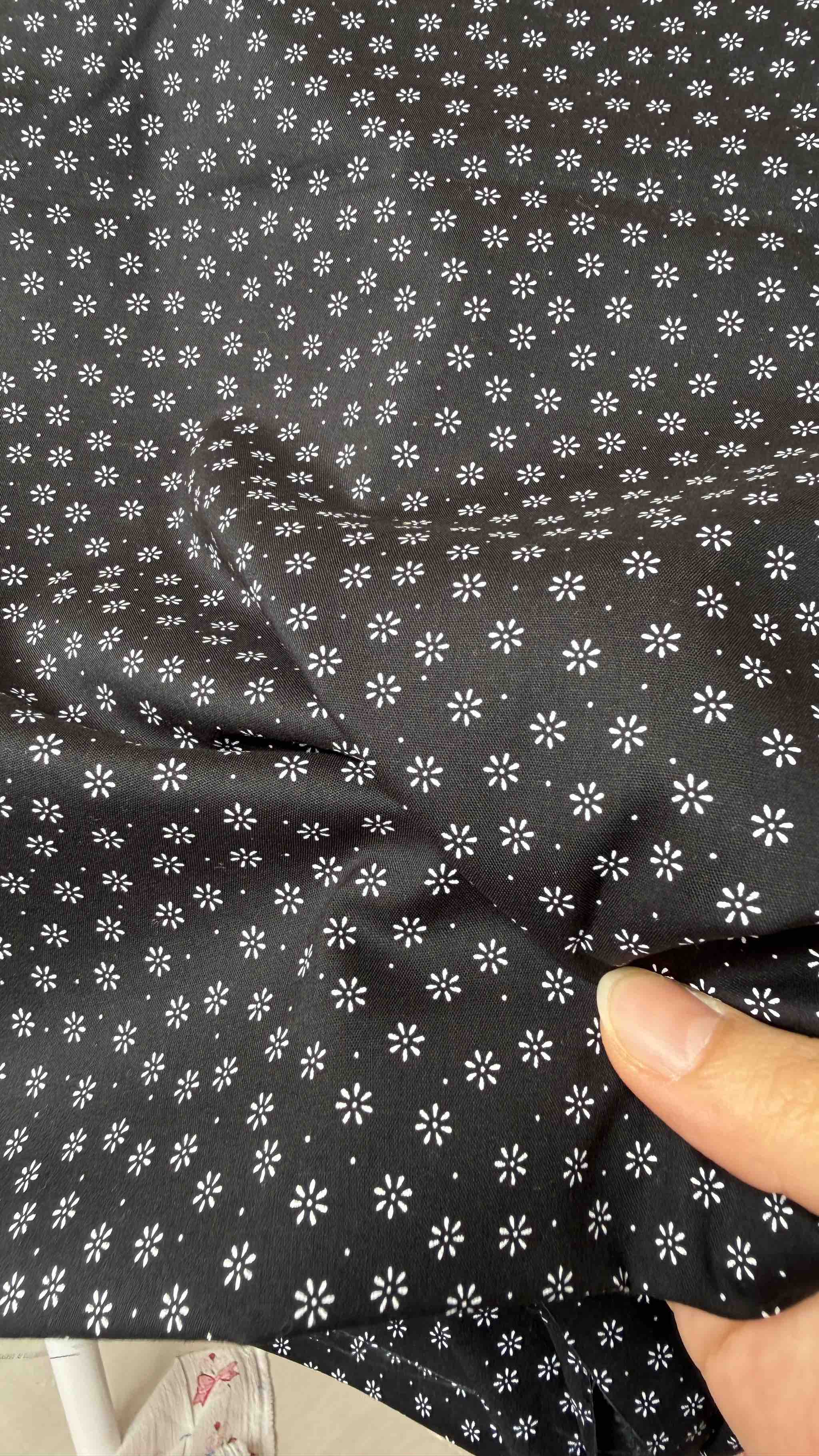 Vải Thô cotton in hoa, trái tim - may đầm, bộ, handmade, decor (dài 1m, khổ 1m45, vải cắt liền)