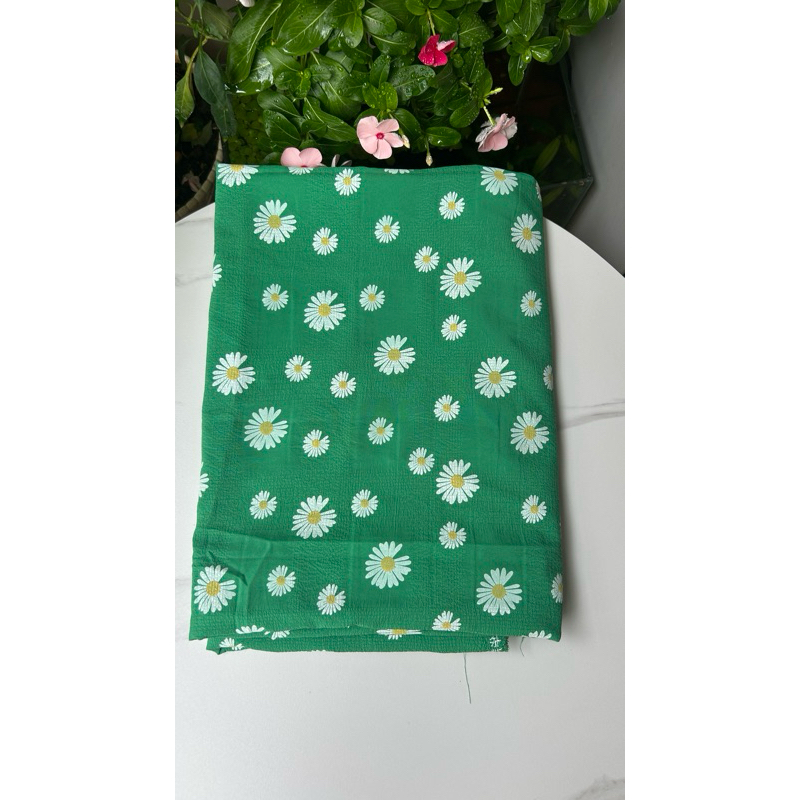 Vải xốp gạo (SLx0.5m khổ 1.5m) co dãn nhẹ, họa tiết Noel, Giáng Sinh, hoa nơ đỏ.