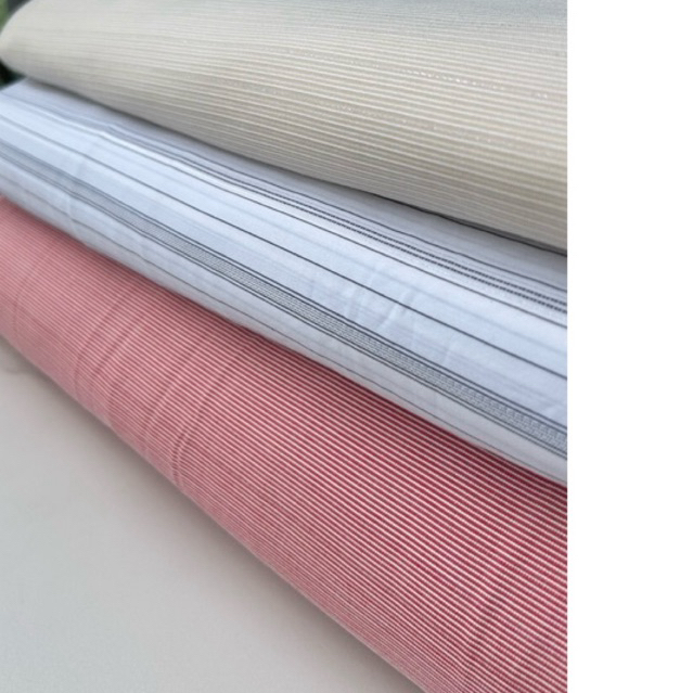 Vải kate (SLx0.5m khổ đa dạng) sọc có kim tuyến, co dãn nhẹ; phù hợp may áo, đầm, khăn trải bàn, picnic.
