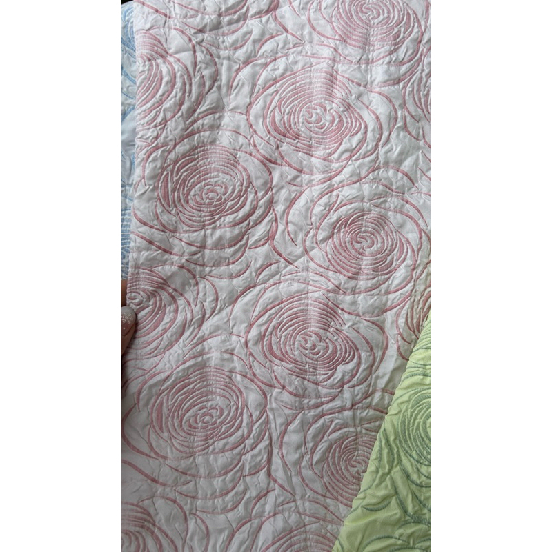 Vải Tafta (SLx0.5m khổ 1.4m) hoa hồng dập nổi