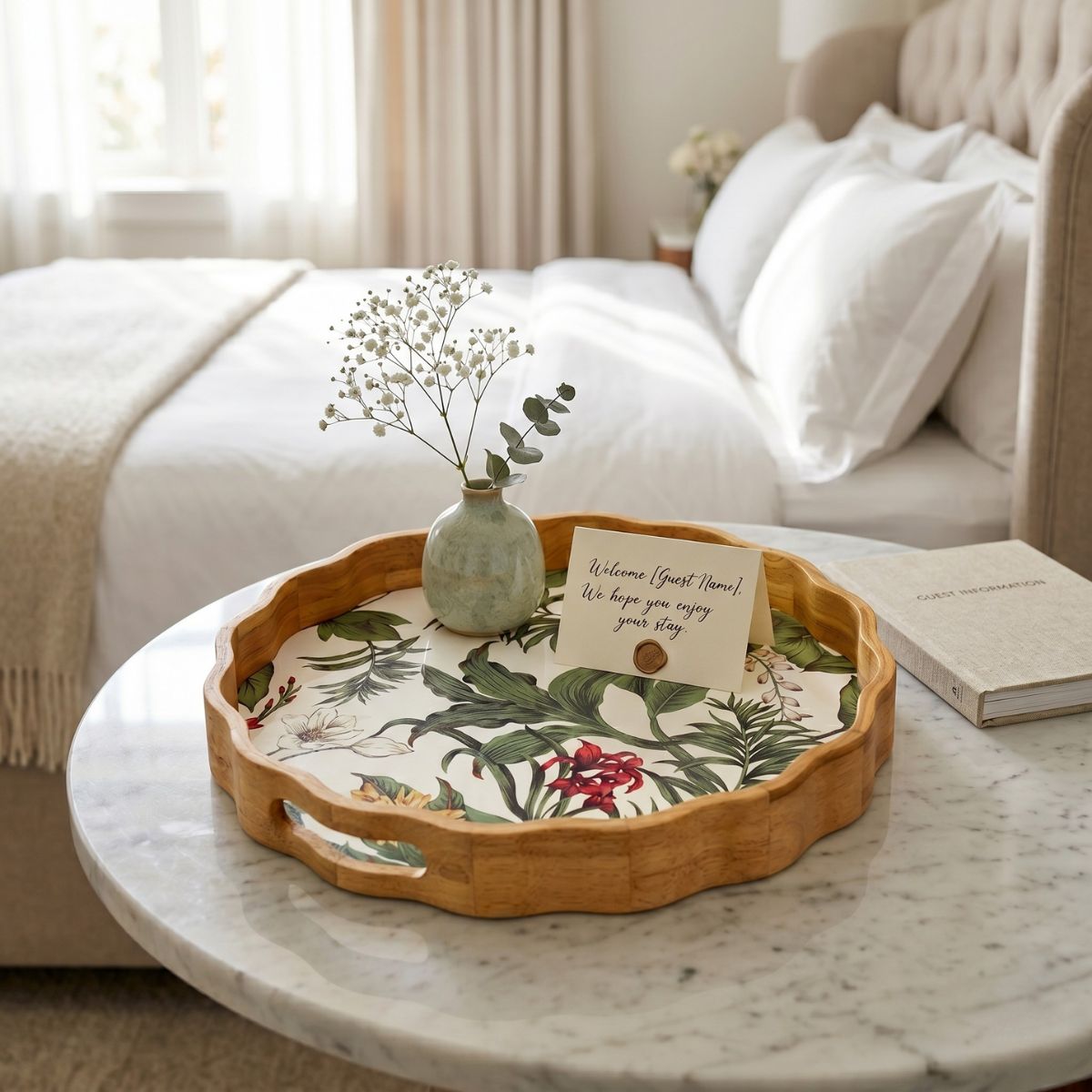 Khay gỗ tròn họa tiết hoa decor phòng khách sạn
