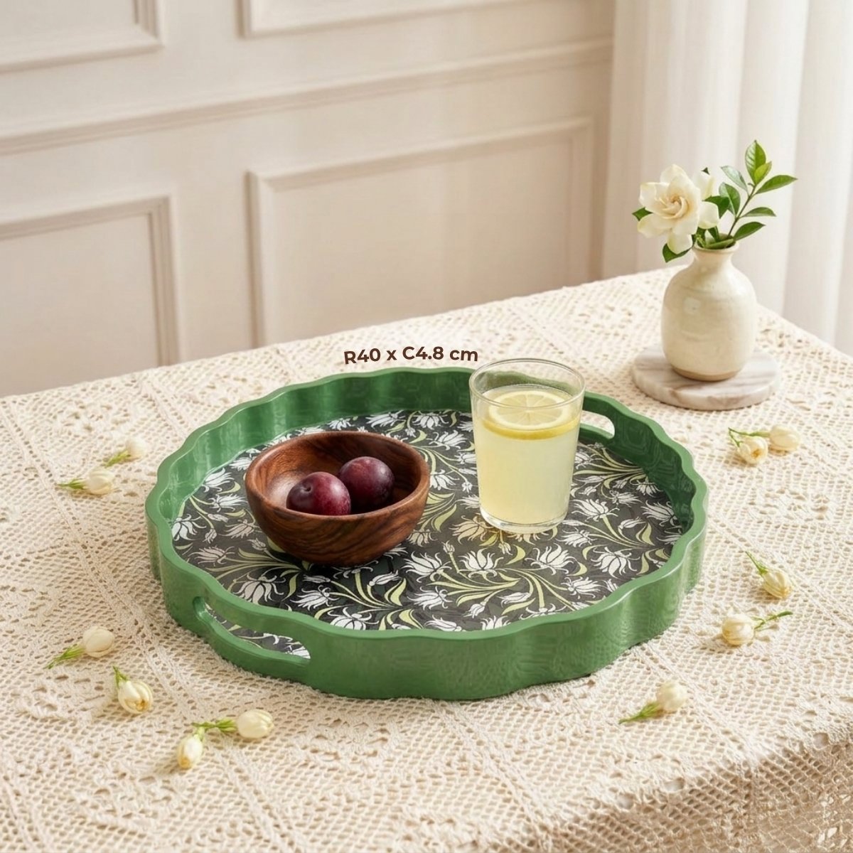 khay sơn mài xanh lá hoa cúc trắng