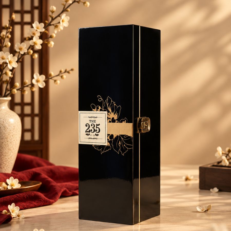 Hộp gỗ đen khóa gài kim loại
