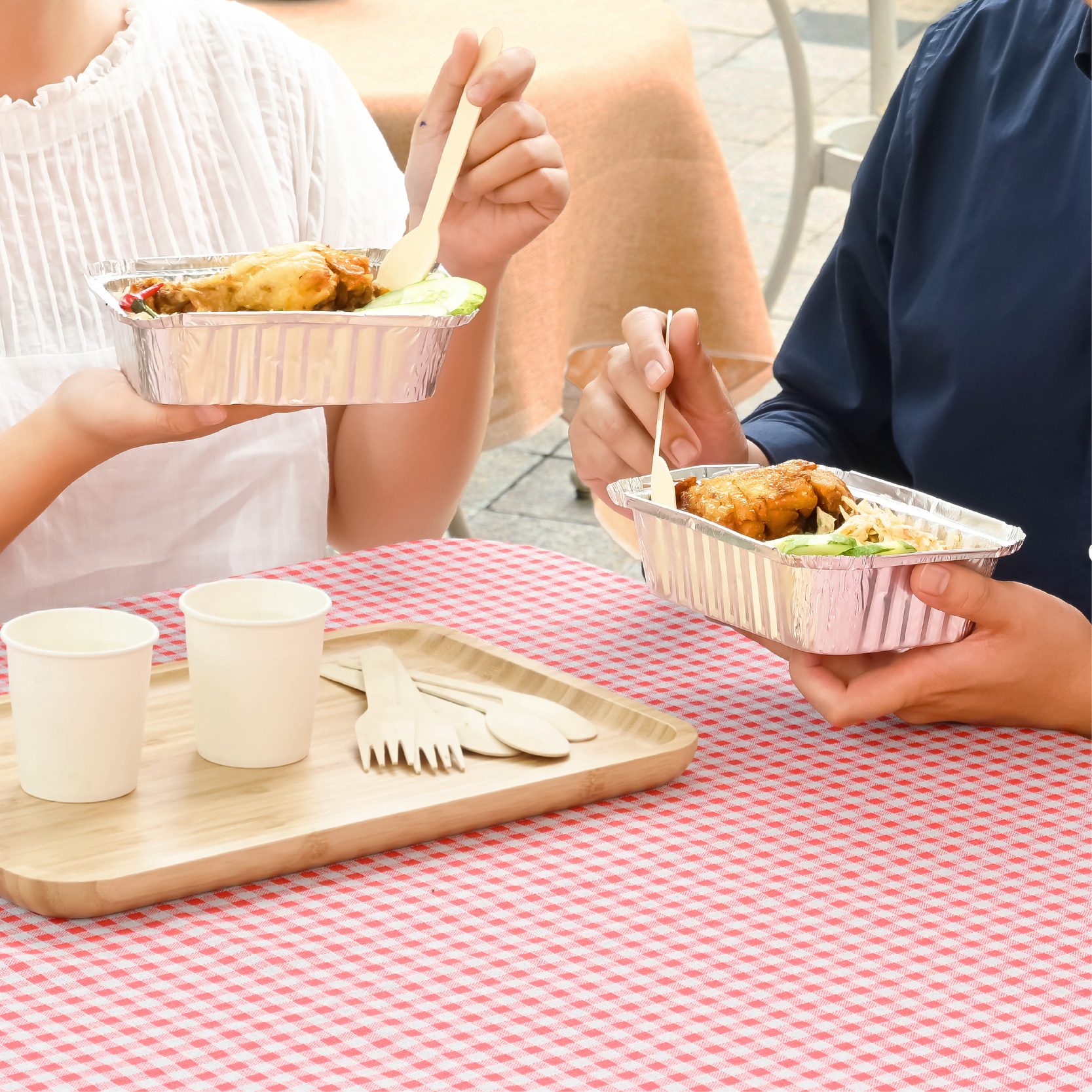 Công thức chế biến cơm gà thơm ngon, tiện lợi với hộp nhôm an toàn thực phẩm