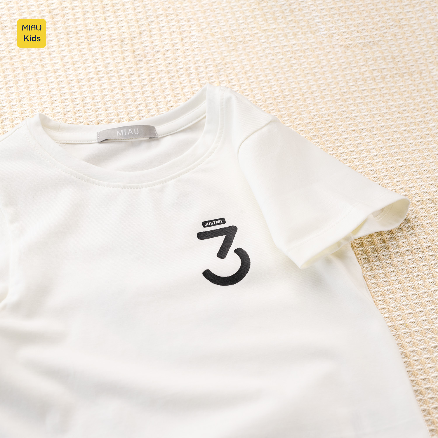 Áo thun bé trai hoạ tiết logo số 3 trước sau phong cách thời trang, chất thun cotton mát mịn cho bé mặc đi học đi chơi