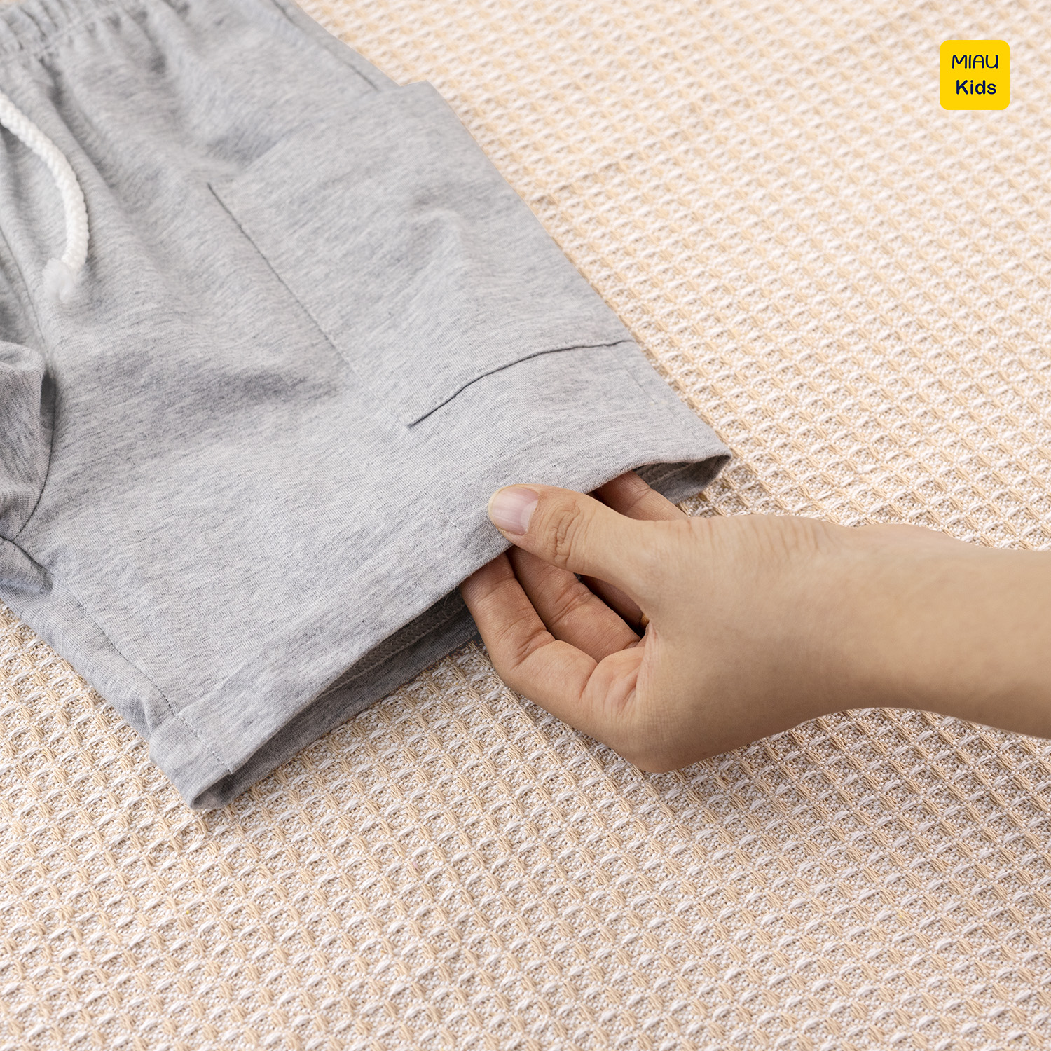 Quần đùi cho bé phối túi hộp 2 bên dễ thương cá tính, phong cách hàn quốc, thun cotton mát mịn cho bé mặc nhà mặc đi học