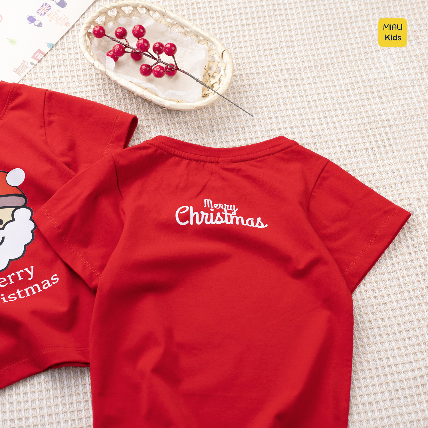 Áo phông Noel cho bé hoạ tiết Ông Già Noel Merry Christmas chất thun cotton thoáng mát mềm mịn cho bé mặc giáng sinh