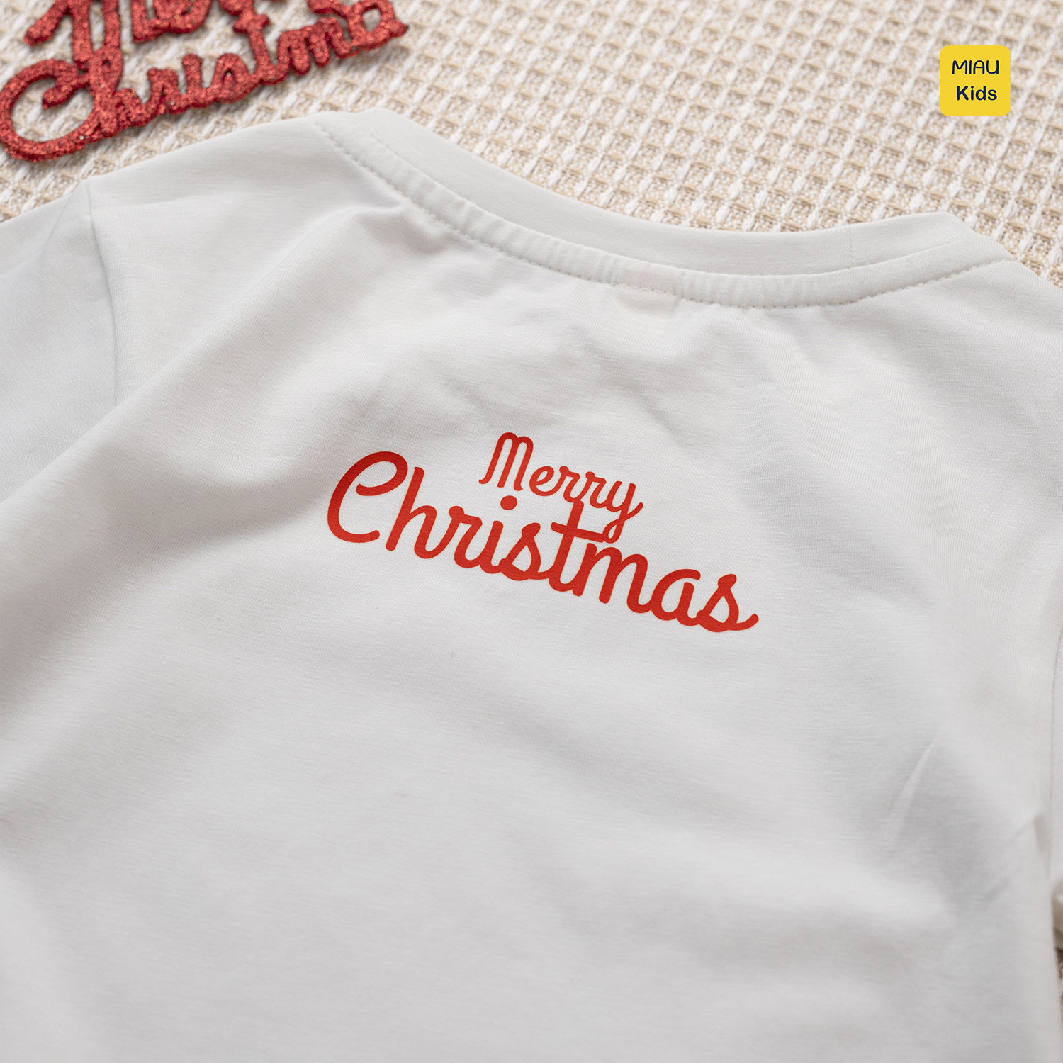 Áo thun Noel cho bé hoạ tiết Ông Già Noel mang quà đáng yêu chất thun cotton thoáng mát mềm mịn cho bé chơi giáng sinh