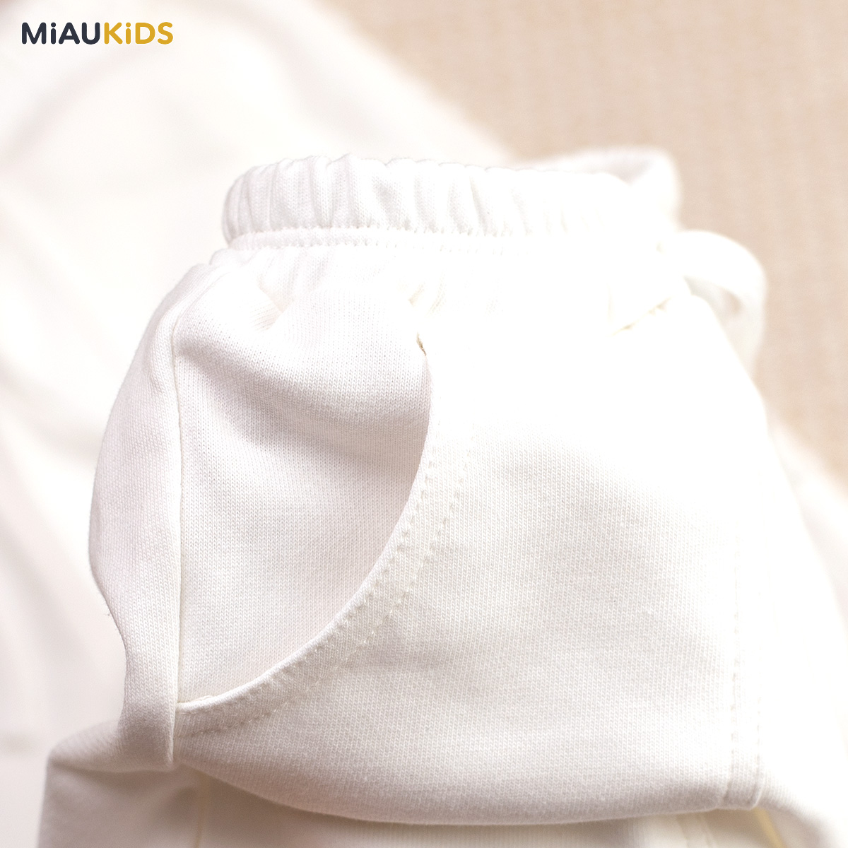 Quần đùi trắng bé trai cotton co giãn có túi thun mềm mát đi học chơi