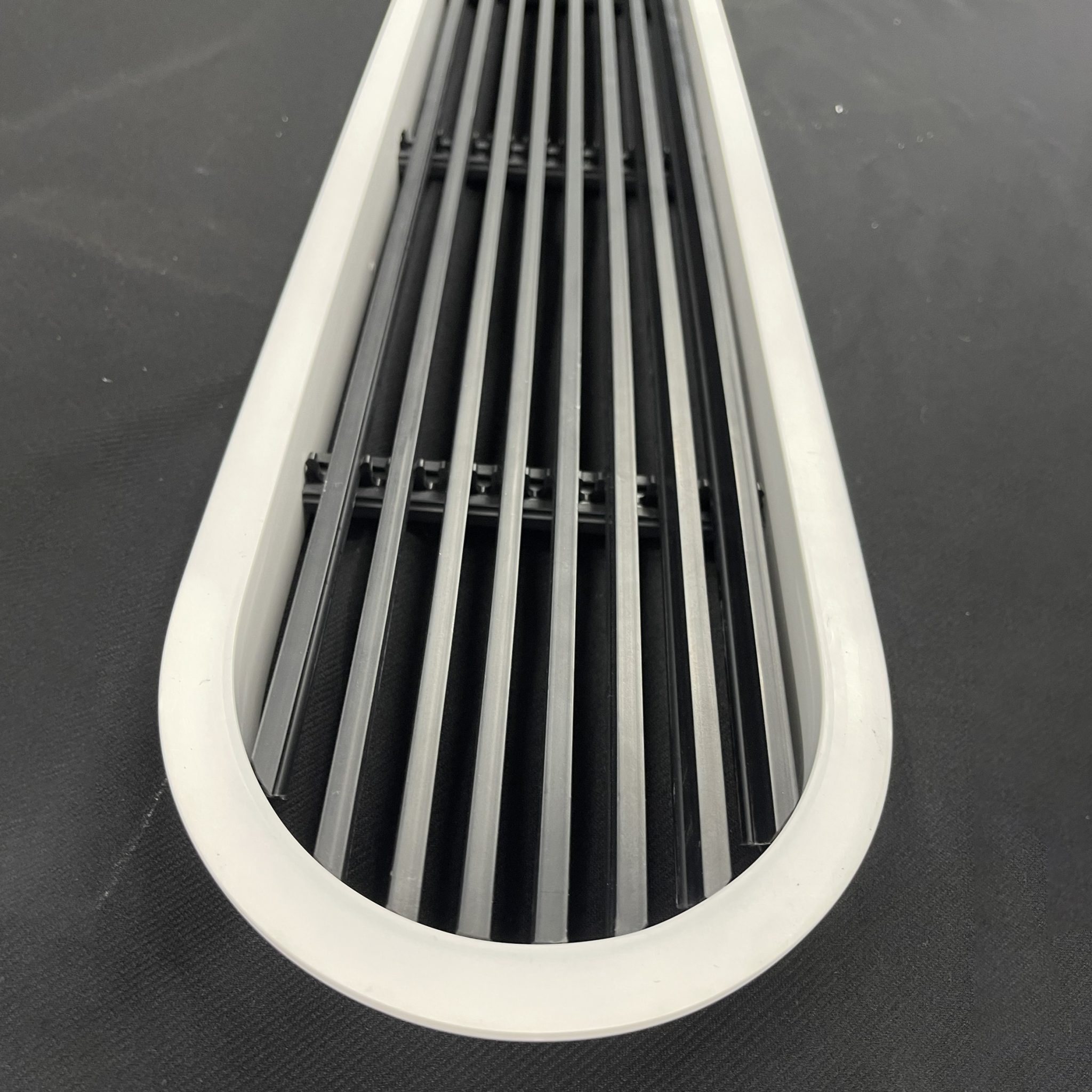 Cửa Gió Điều Hòa Khung 15mm Phối Đen Trắng Kết Hợp Đèn Downlight