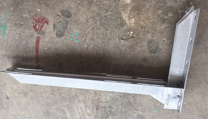 Chân giá điều hòa công suất 24.000 btu - Loại sắt sơn nhũ bạc bao gồm bộ ốc vít