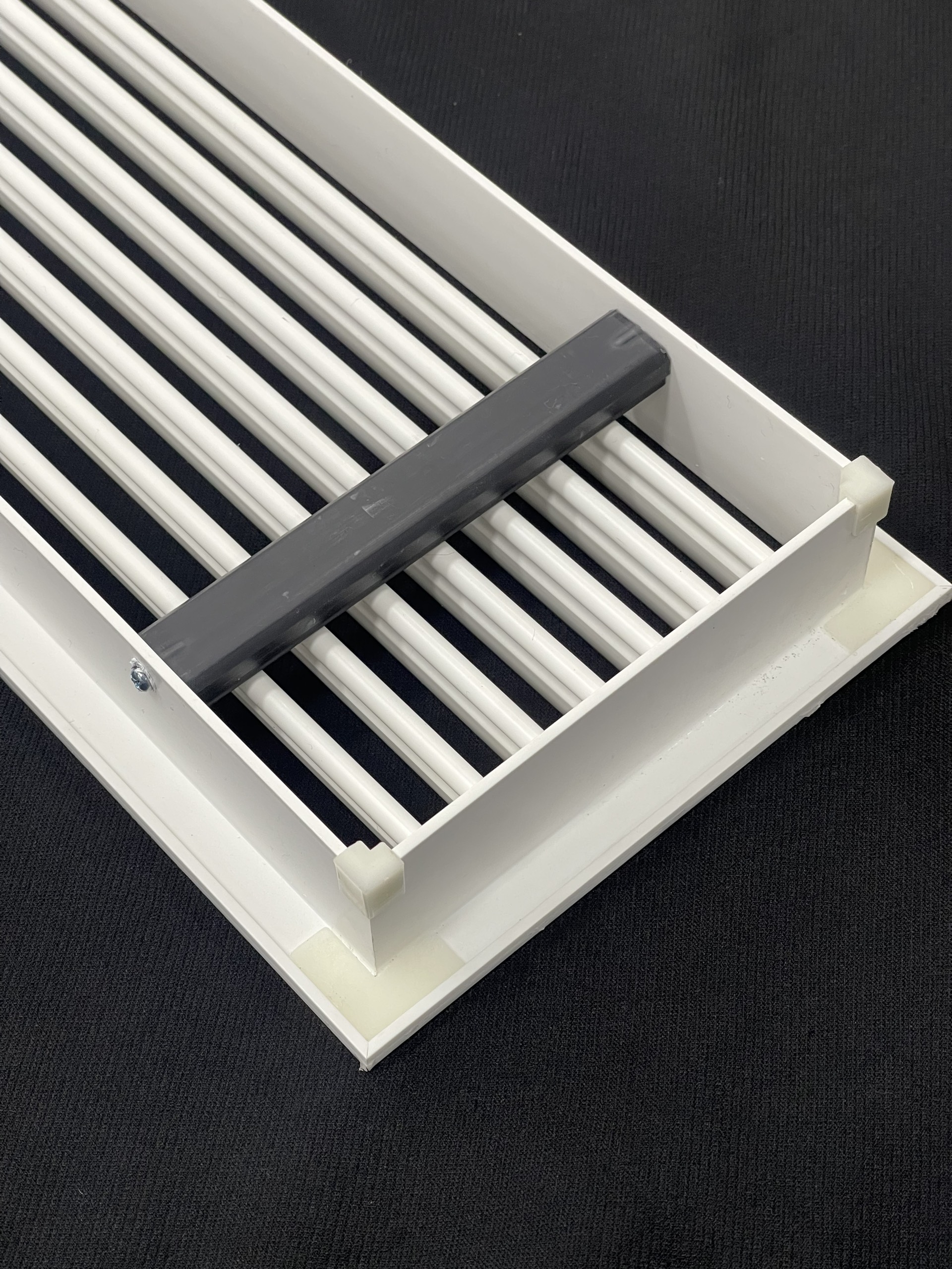 Cửa Gió STANDARD  Khung Viền 15mm Màu Trắng, Nan Bầu Dục