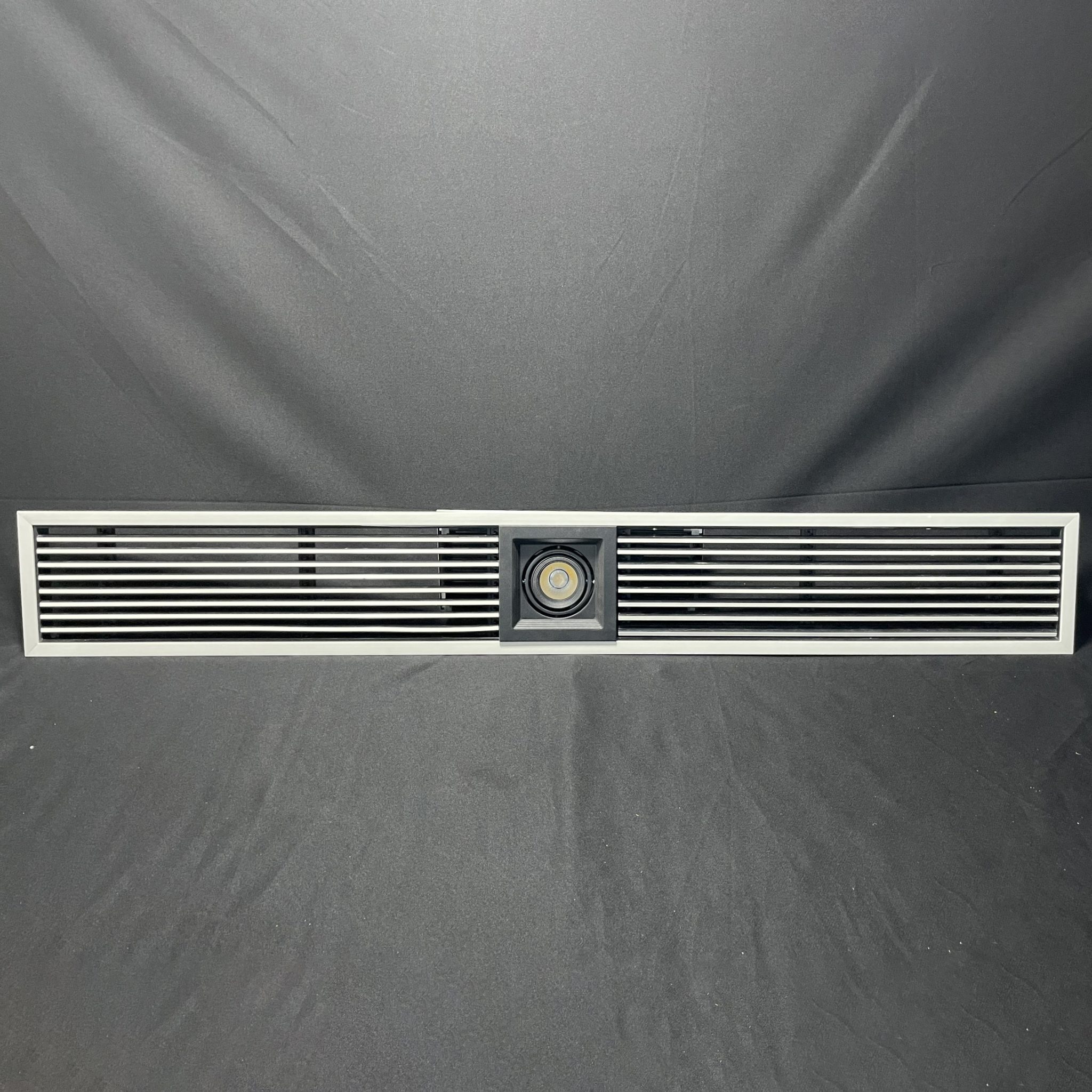 Cửa Gió Điều Hòa Khung 15mm Phối Đen Trắng Kết Hợp Đèn Downlight