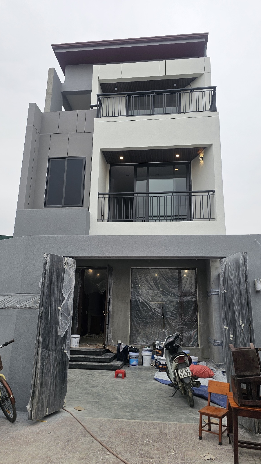 CÔNG TRÌNH NHÀ ANH CHỊ TIẾN — HOÀN THIỆN BẰNG NHÔM ROLROI CAO CẤP