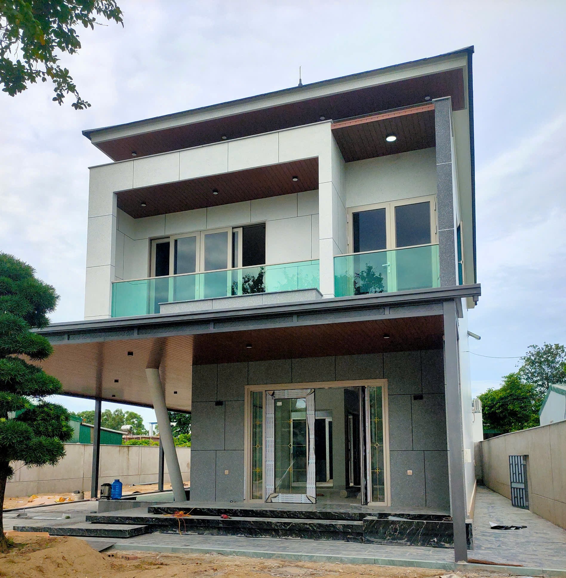 Thi Công Cửa Kính Nhà Dân Tại Cửa Lò- Nghệ An