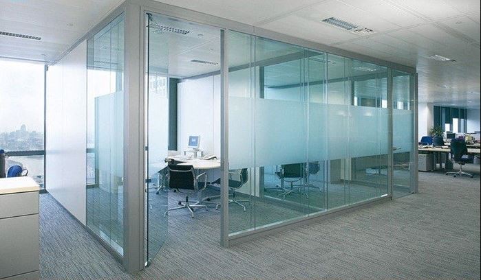 Vách kính văn phòng – Không gian mở, chuyên nghiệp