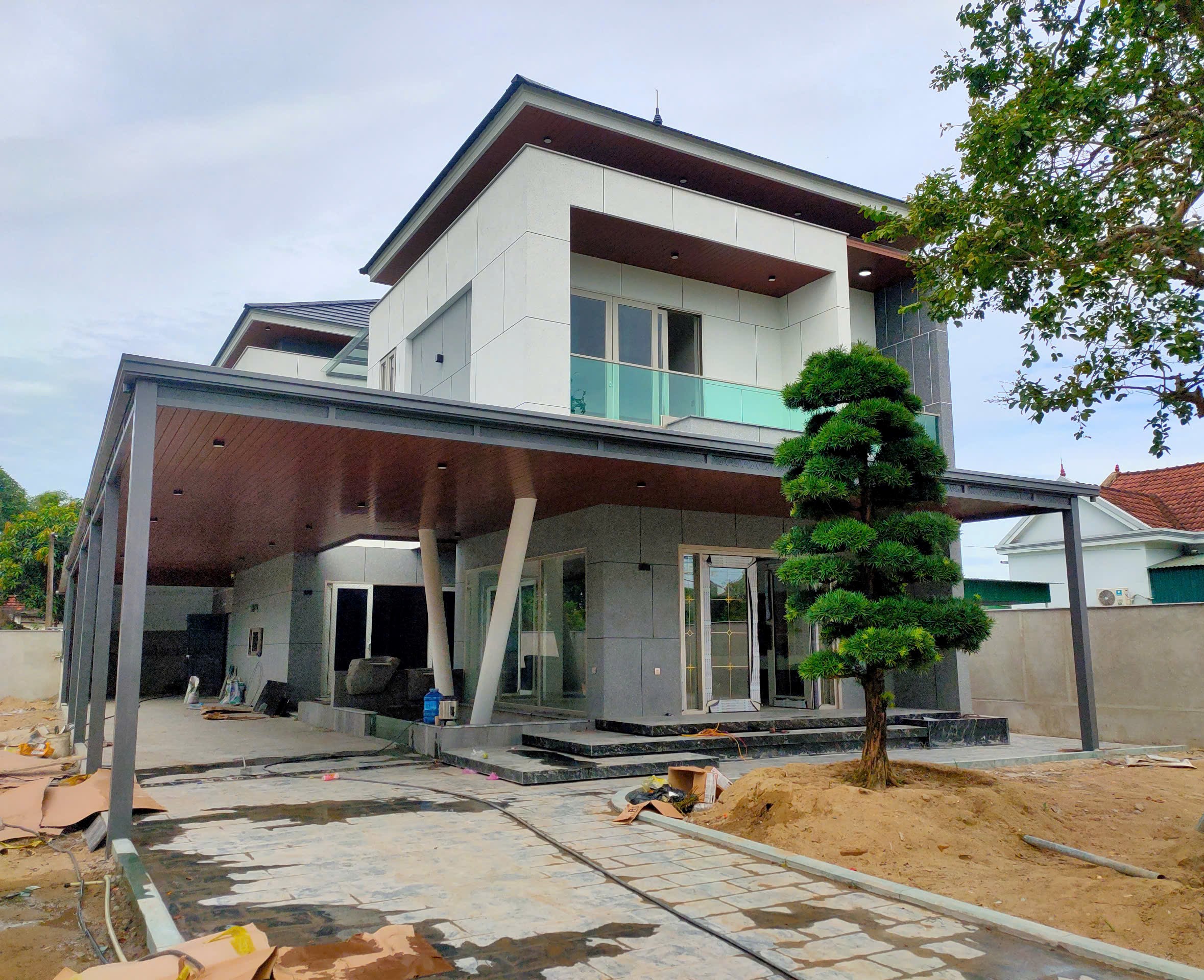 Thi Công Cửa Kính Villa Tại Cửa Lò- Nghệ An