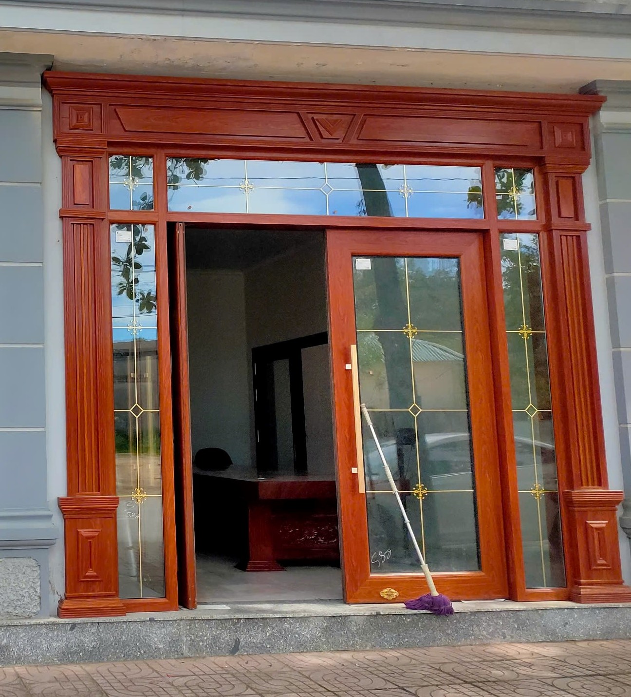 BÁO GIÁ CỬA NHÔM HỆ THỦY LỰC VÂN GỖ MỚI NHẤT THÁNG 7 NĂM 2025 TẠI NGHỆ AN, HÀ TĨNH