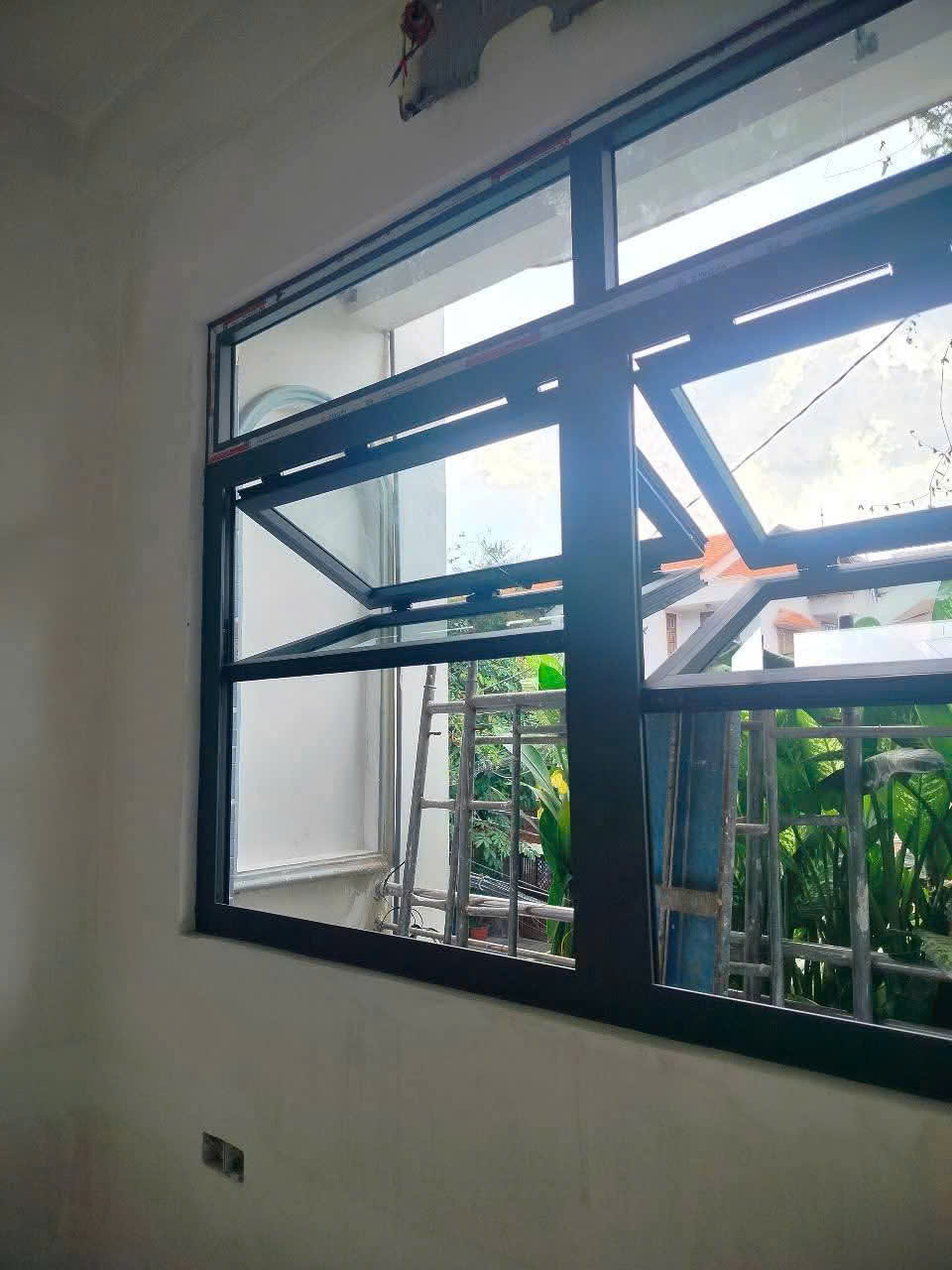 Cửa Sổ Mở Hất