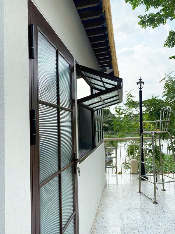 Cửa Sổ Mở Hất