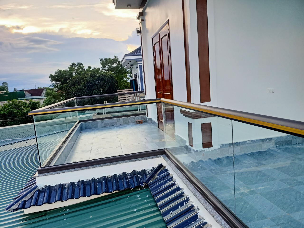 Vách kính mặt dựng Xingfa