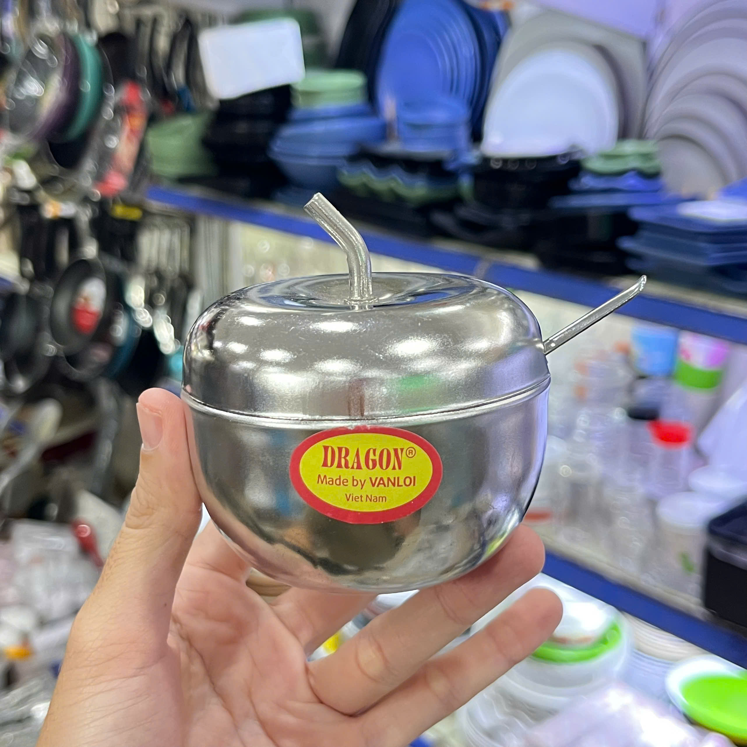 Hủ Đựng Gia Vị Inox Hình Táo Kèm Muỗng - Dragon Vạn Lợi