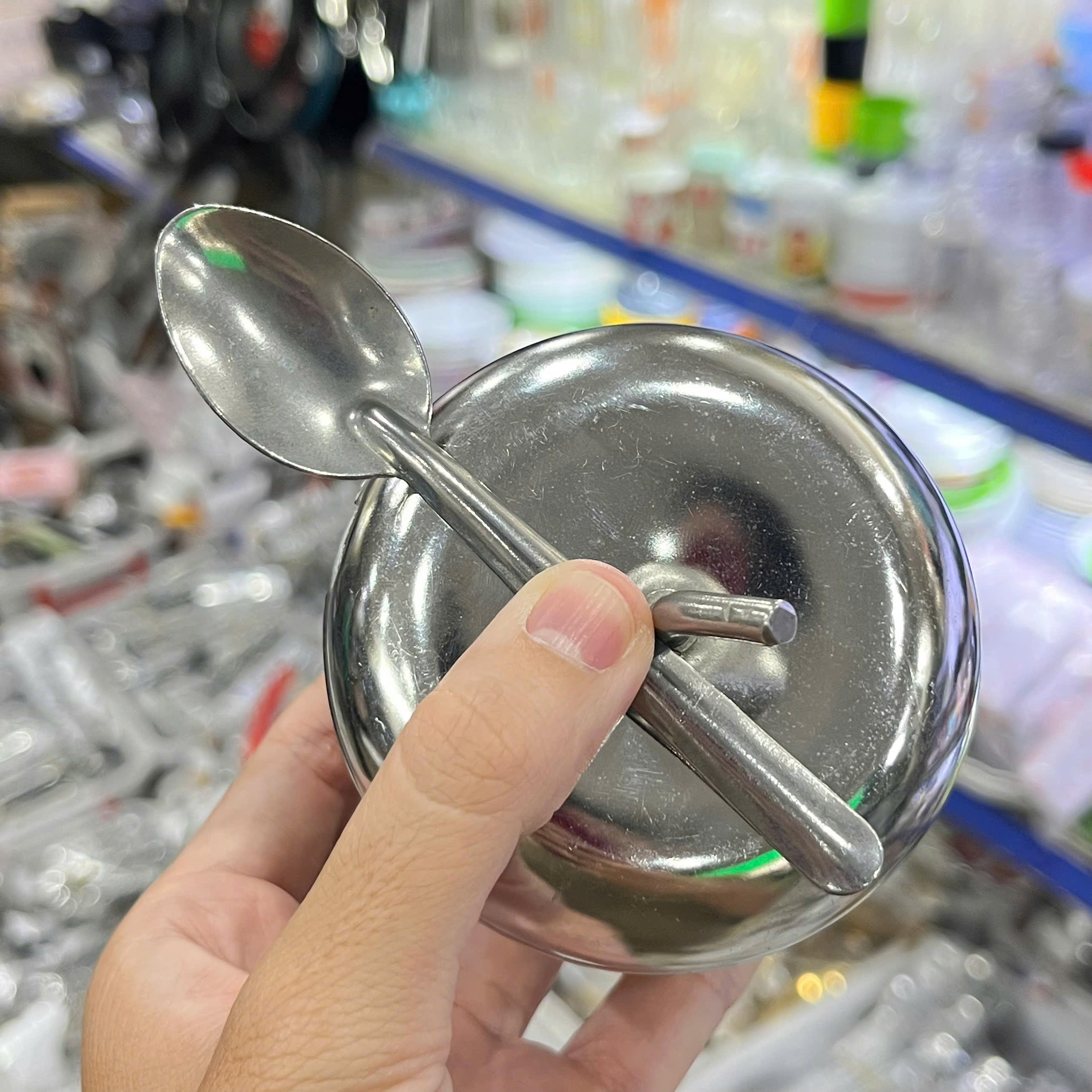 Hủ Đựng Gia Vị Inox Hình Táo Kèm Muỗng - Dragon Vạn Lợi