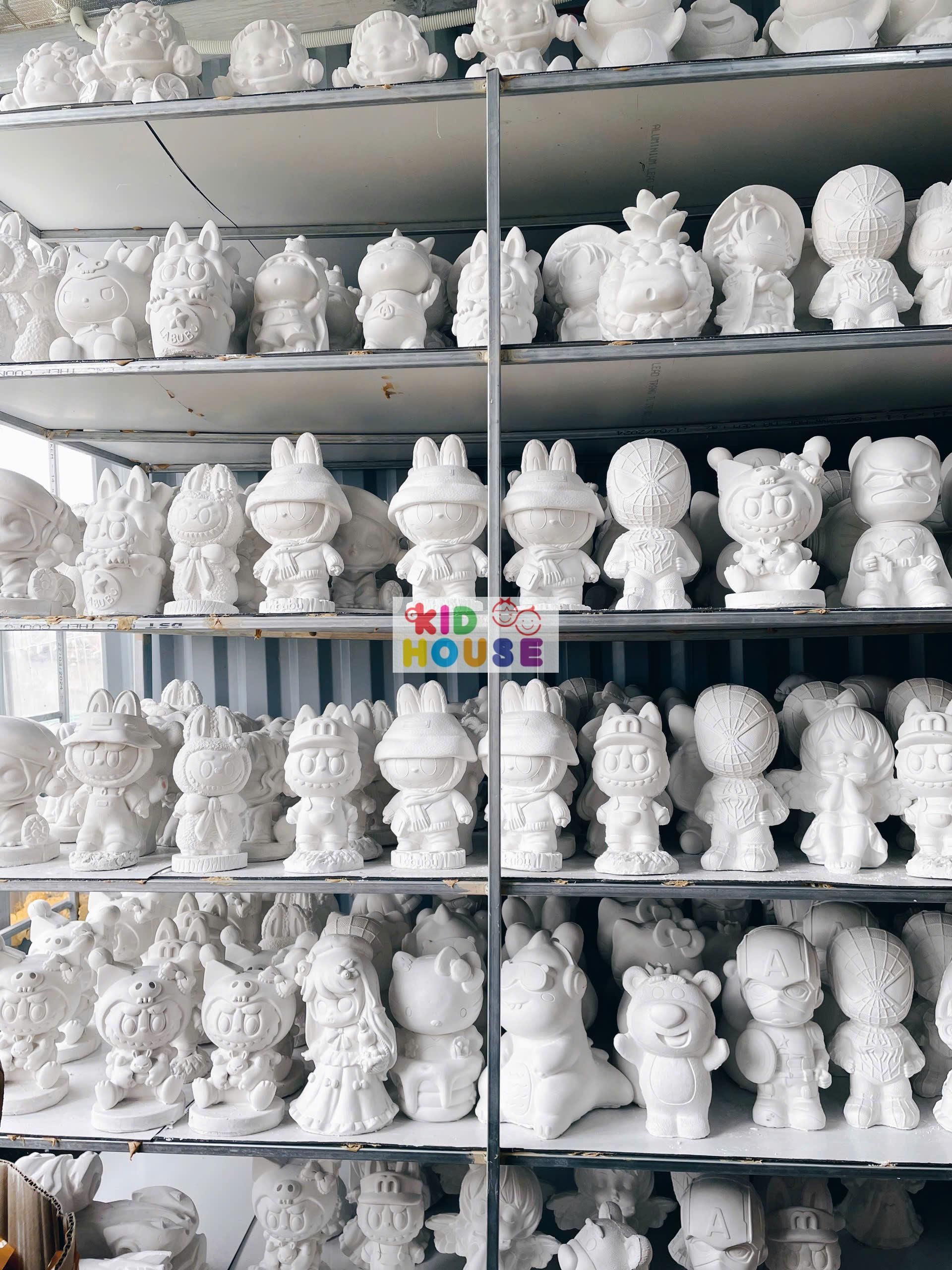 (Size to 16-23cm) Tượng thạch cao bé ba, labubu, kuromi, capybara, công chúa, siêu nhân, Set tô tượng kèm màu và bút vẽ