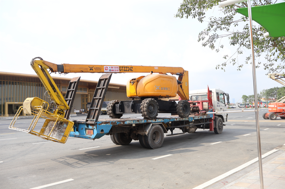 BÀN GIAO XE NÂNG NGƯỜI TẠI VINHOMES CỔ LOA