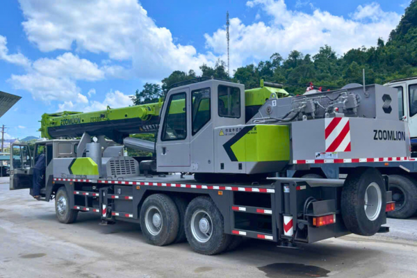 Bàn Giao Cẩu Zoomlion 30 Tấn Tại Cửa Khẩu Lạng Sơn Cho Khách Hàng – Hoàng Tâm Group