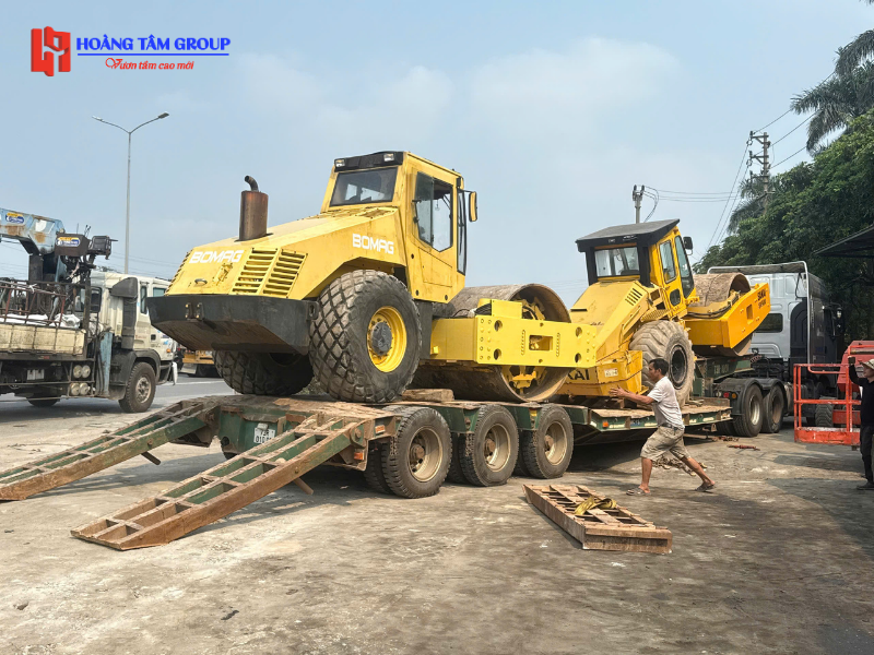 Bàn Giao Xe Lu Bomag 19 Tấn Cho Khách Hàng Quảng Trị – Giải Pháp Thi Công Nền Móng Hiệu Quả