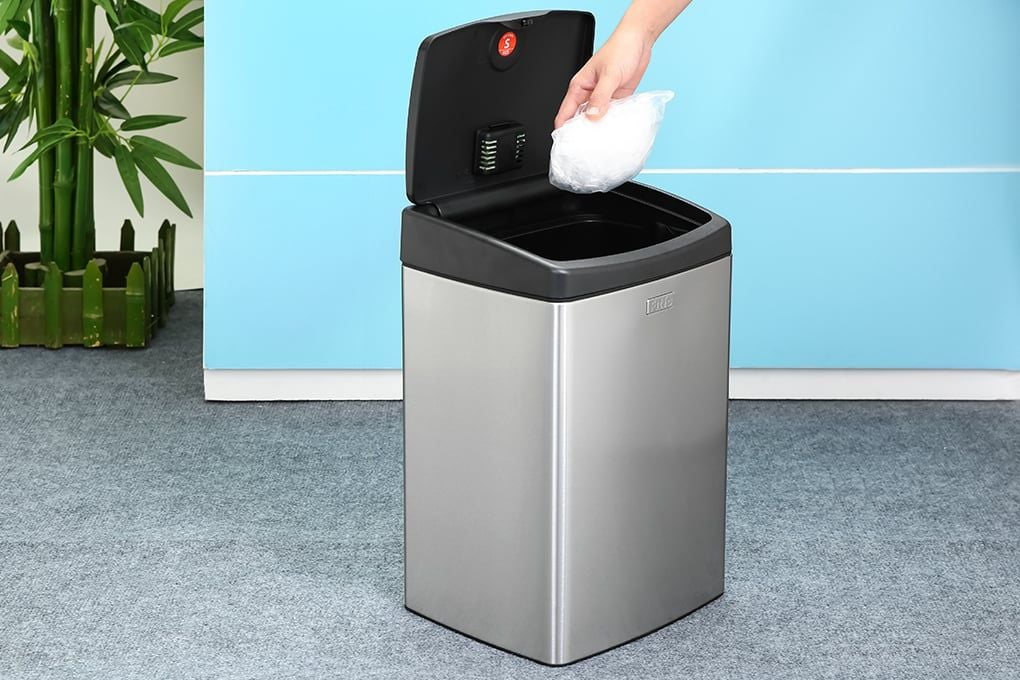 Thùng rác Premium nhấn vuông nhỏ Fitis STS1-901 (15L)