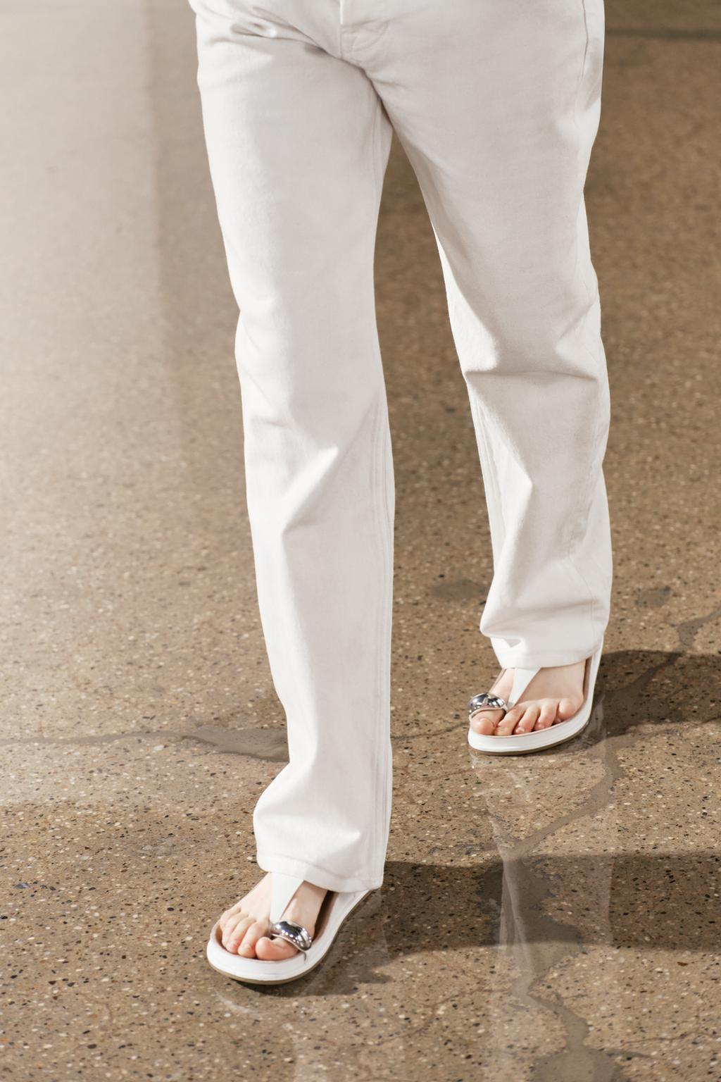 METALL BEZAK KOMPONENTLI CHARM SANDAL